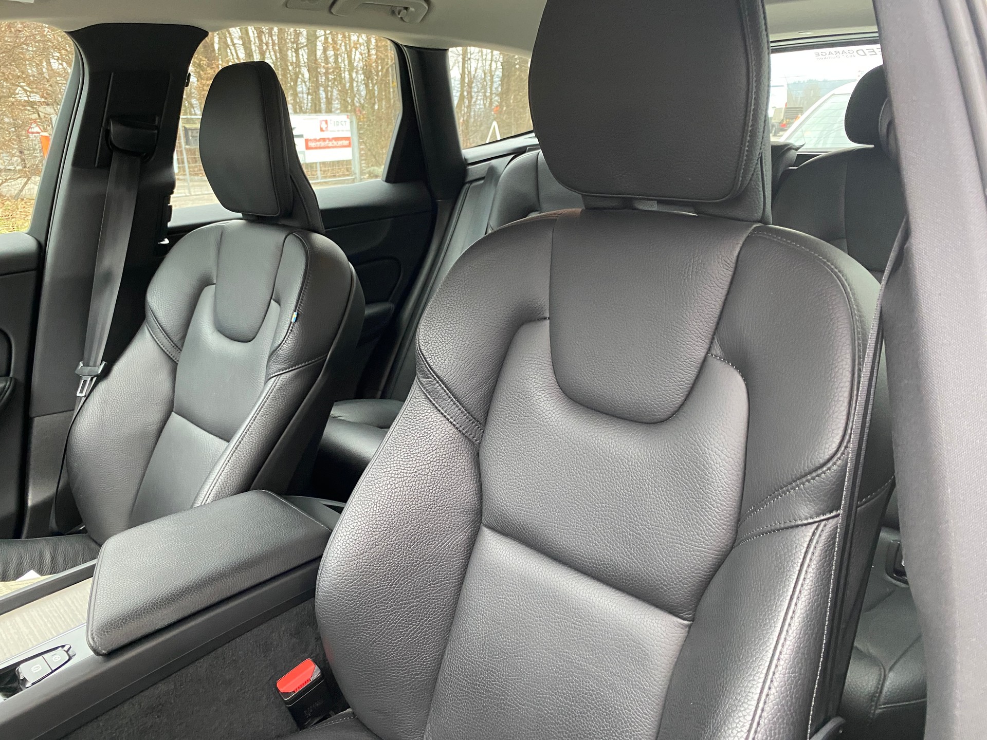 VOLVO XC60 B4 Diesel Mild Hybrid AWD Inscription Geartronic-image-8