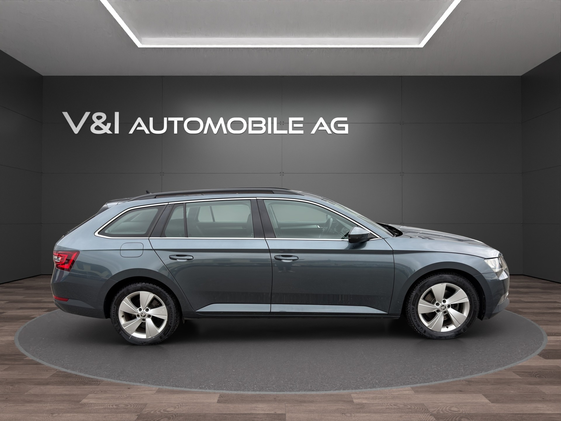 SKODA Superb Combi 2.0 TDi Ambition DSG-image-6