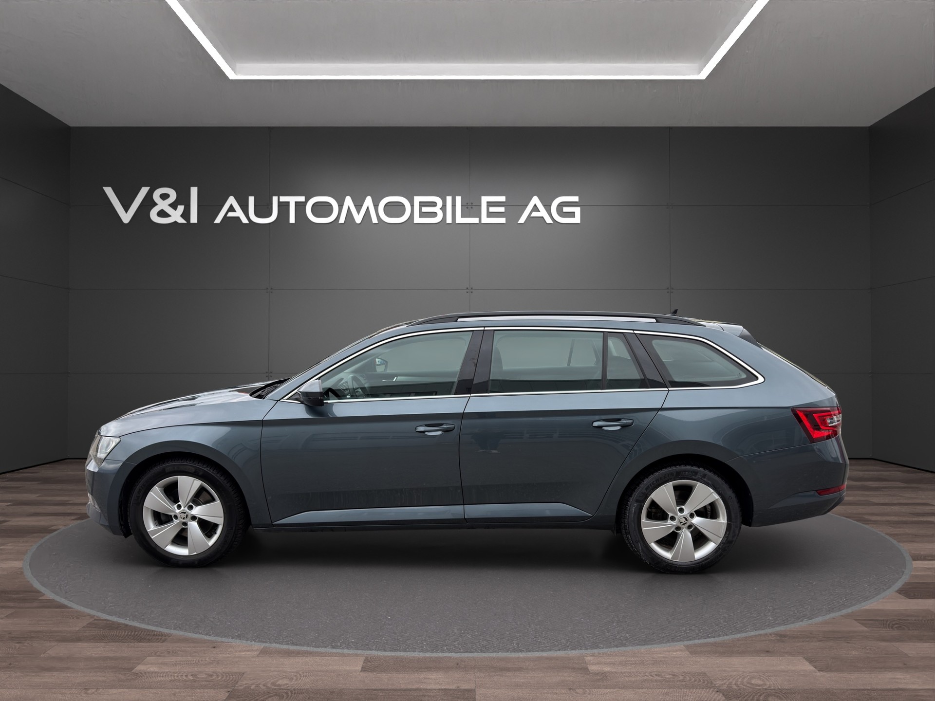 SKODA Superb Combi 2.0 TDi Ambition DSG-image-7