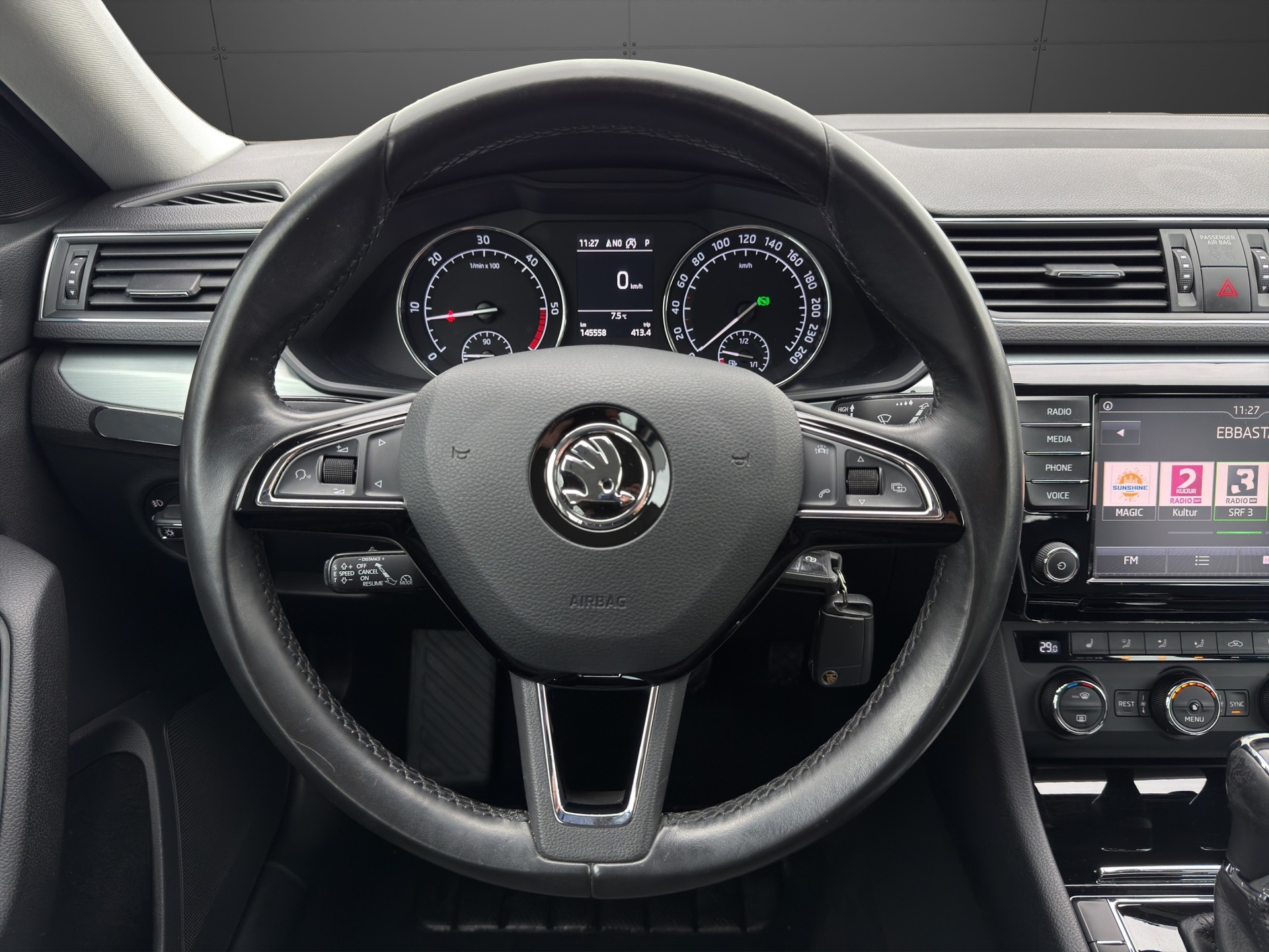 SKODA Superb Combi 2.0 TDi Ambition DSG-image-11