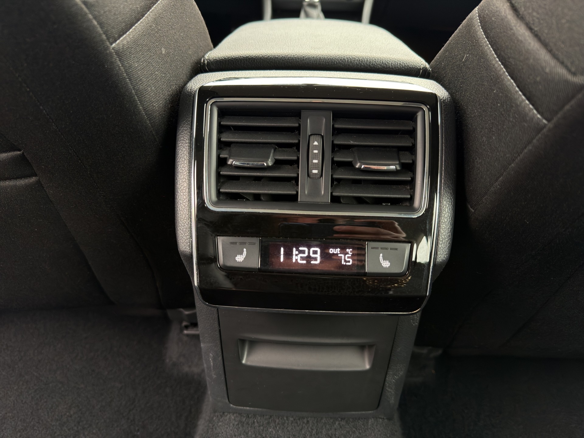 SKODA Superb Combi 2.0 TDi Ambition DSG-image-21