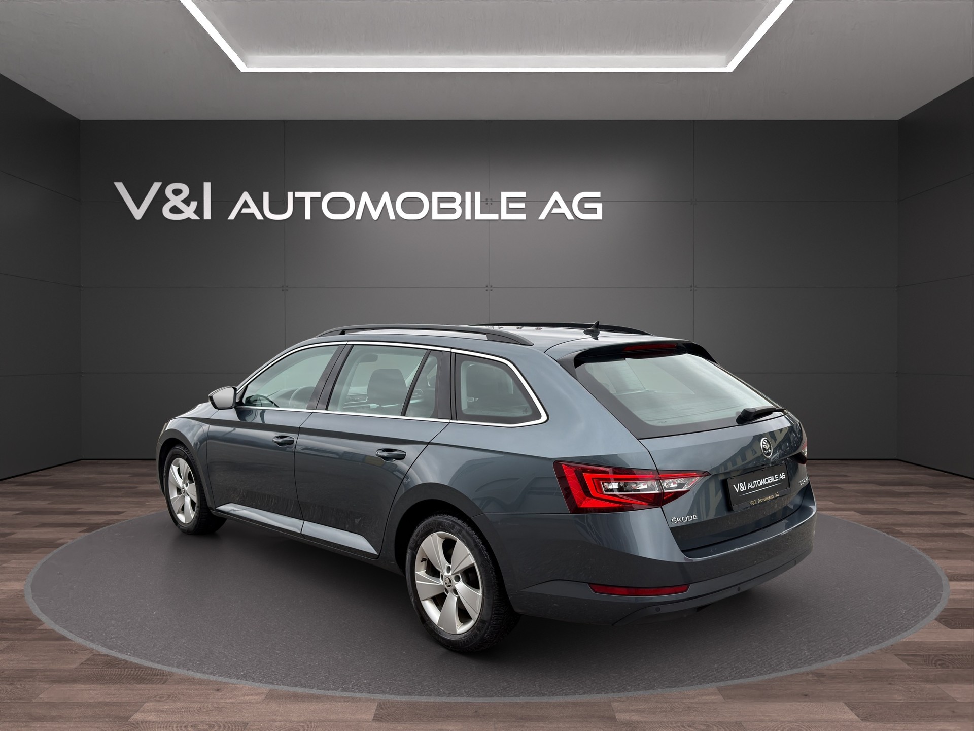 SKODA Superb Combi 2.0 TDi Ambition DSG-image-3