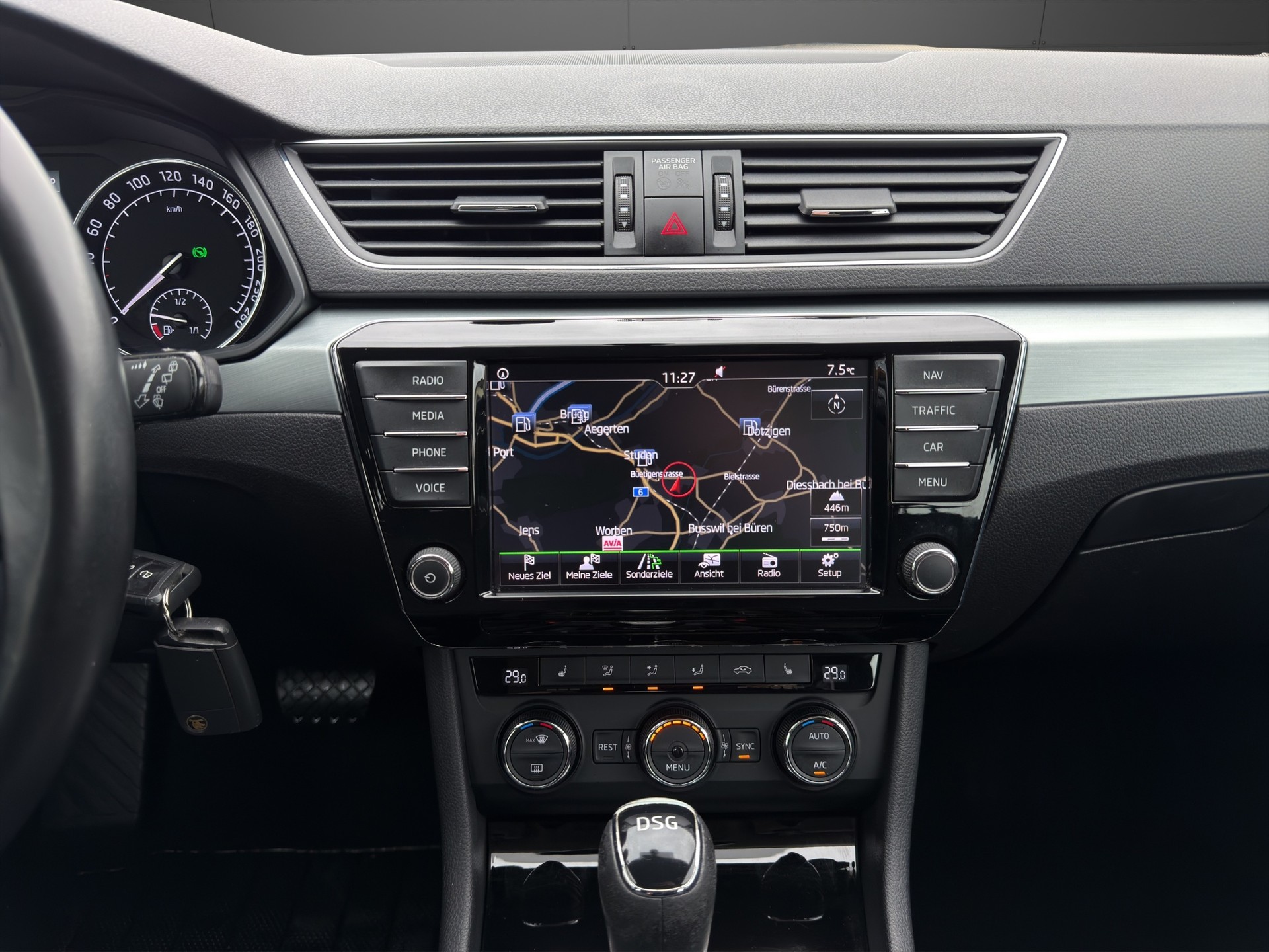 SKODA Superb Combi 2.0 TDi Ambition DSG-image-14