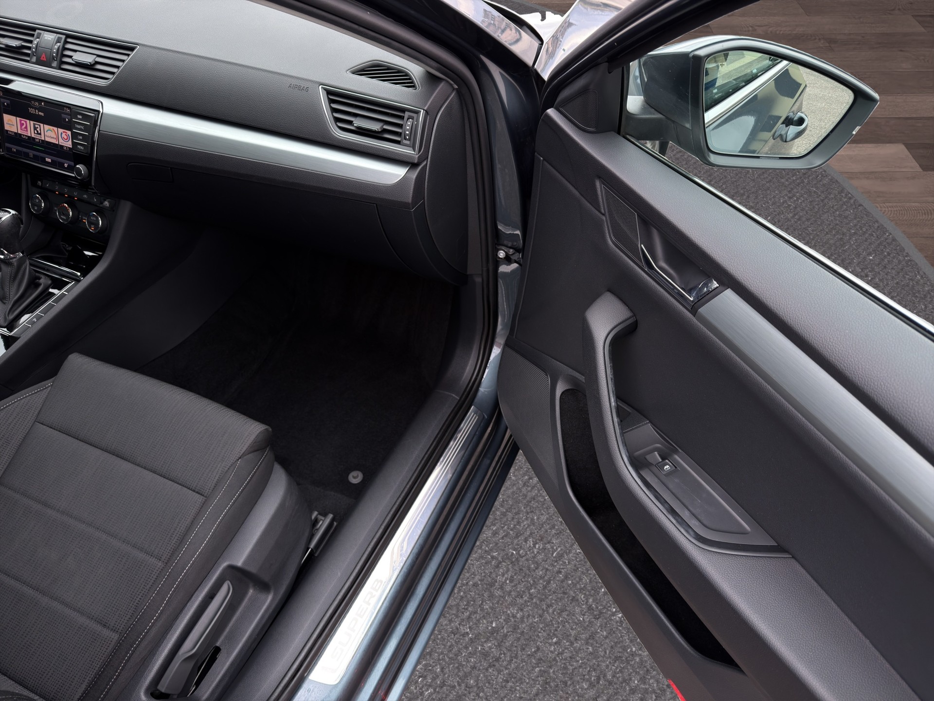 SKODA Superb Combi 2.0 TDi Ambition DSG-image-20