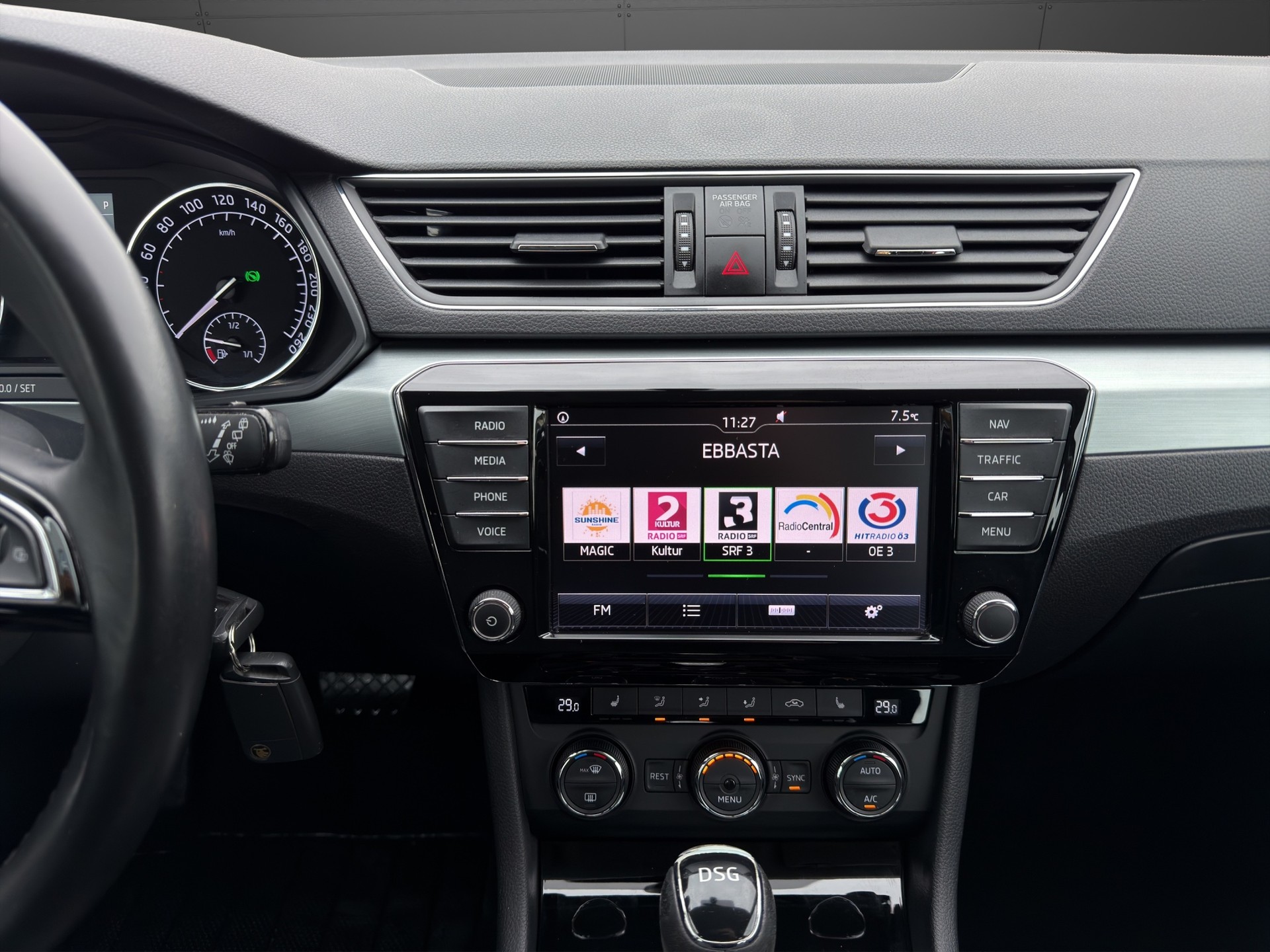 SKODA Superb Combi 2.0 TDi Ambition DSG-image-12