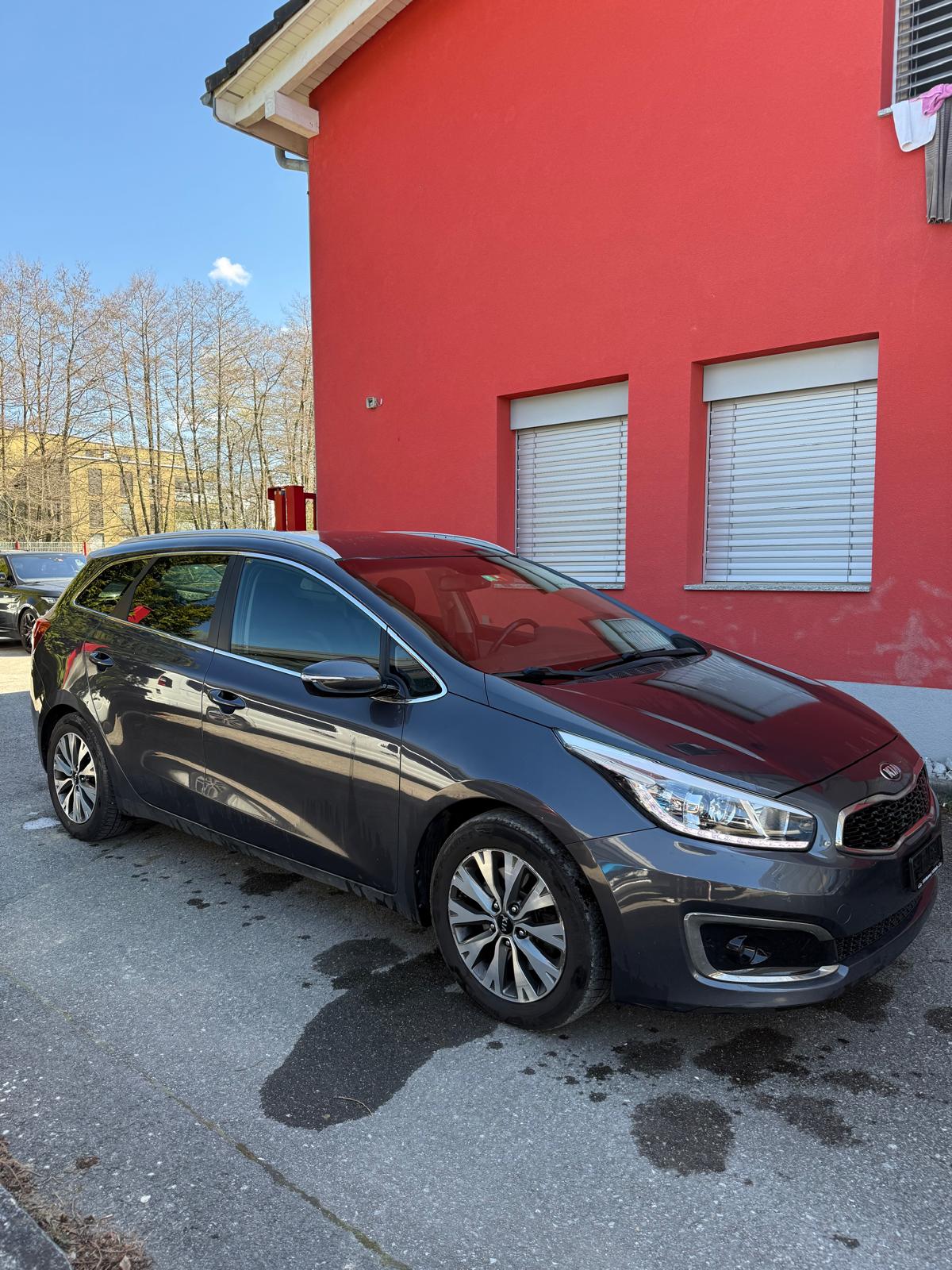 KIA Cee'd Sportswagon 1.6 CRDi Swiss Champion DCT-image-0