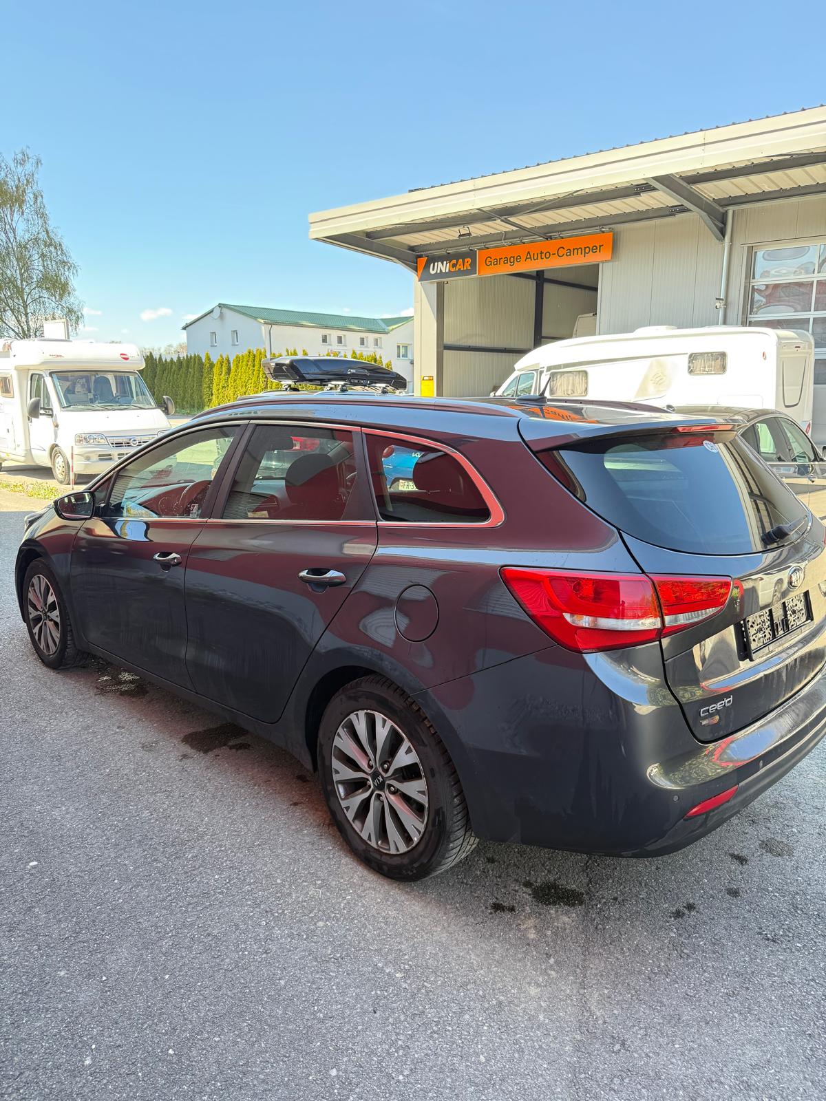 KIA Cee'd Sportswagon 1.6 CRDi Swiss Champion DCT-image-3