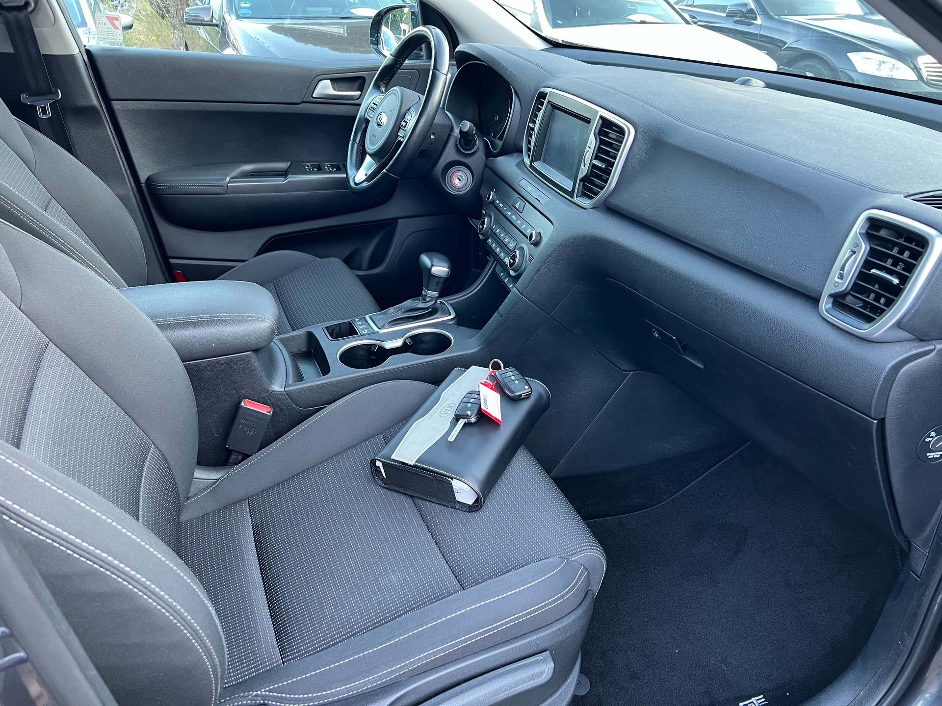 KIA Sportage 2.0CRDi Trend 4WD Automat-image-14