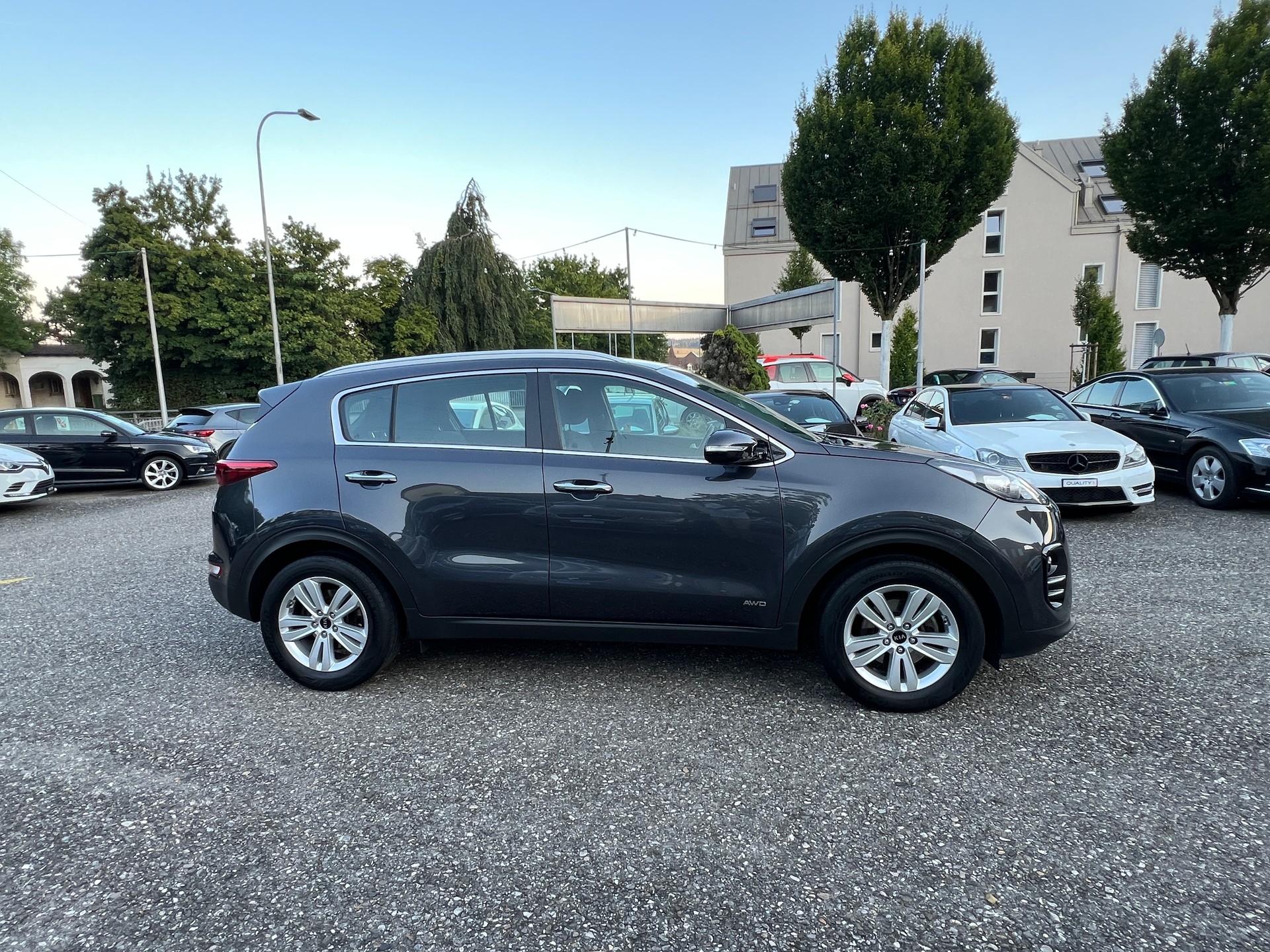 KIA Sportage 2.0CRDi Trend 4WD Automat-image-2