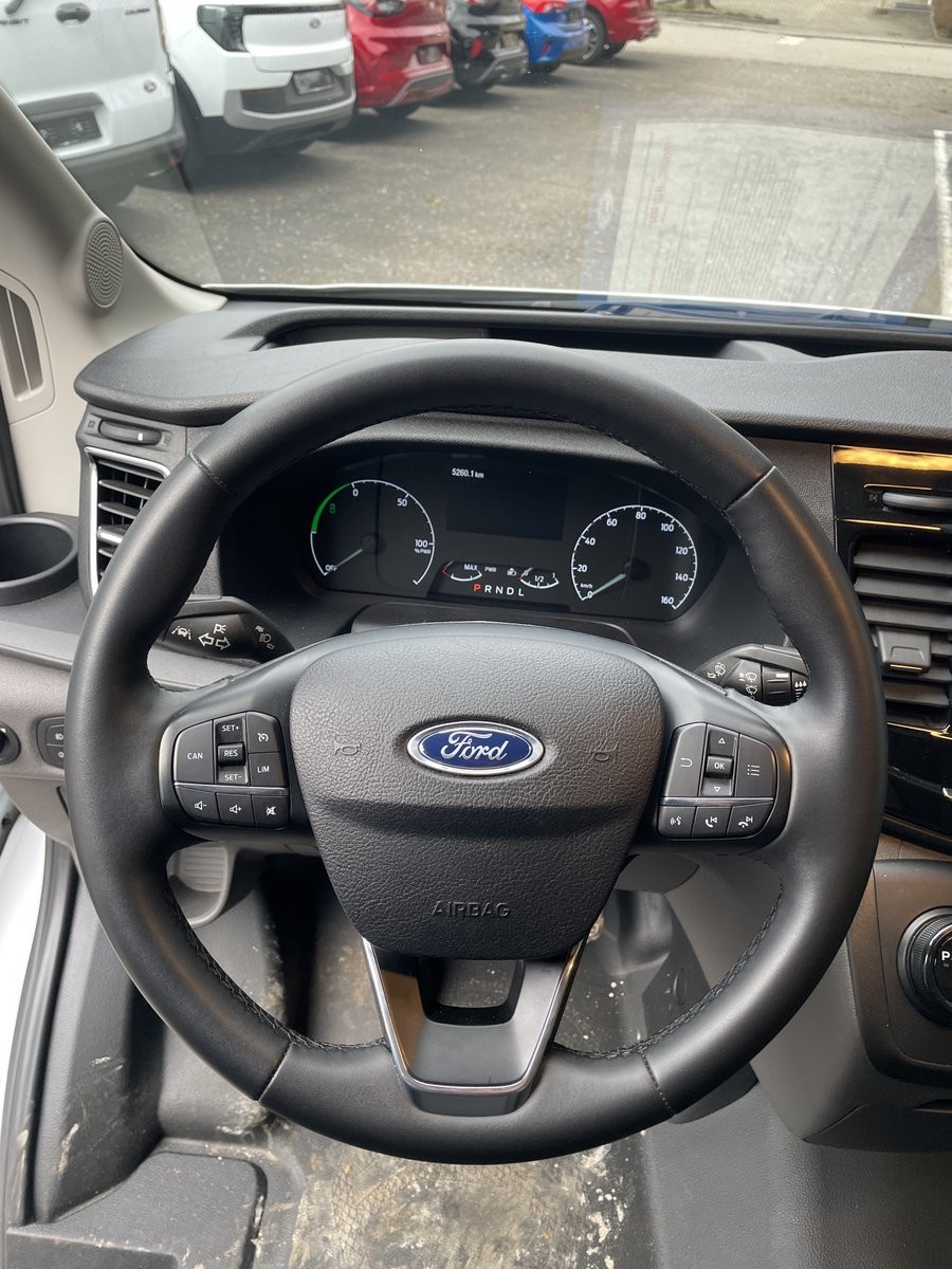 FORD E-Transit Van 350 L2H2 68kWh Trend-image-3