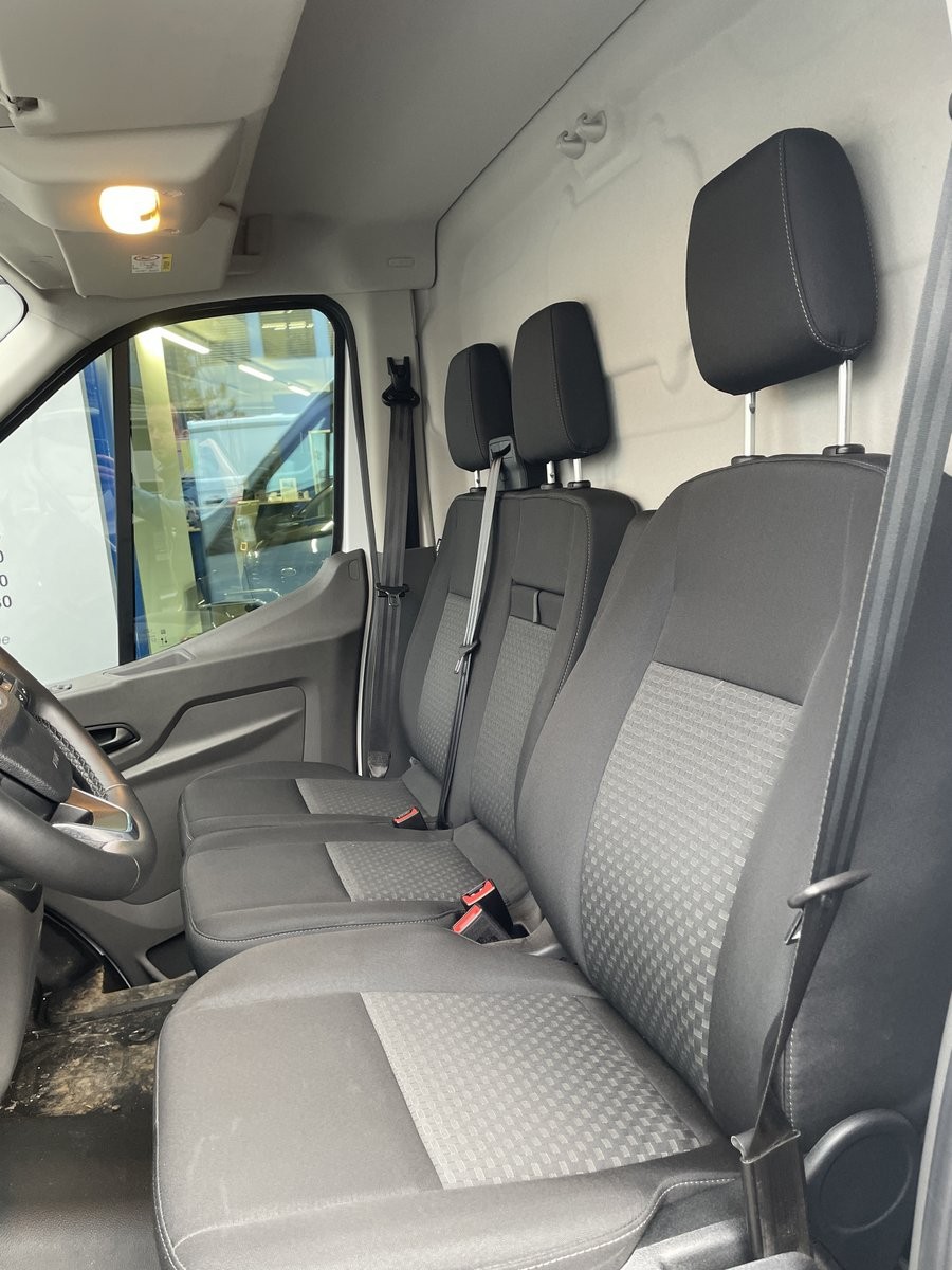 FORD E-Transit Van 350 L2H2 68kWh Trend-image-2