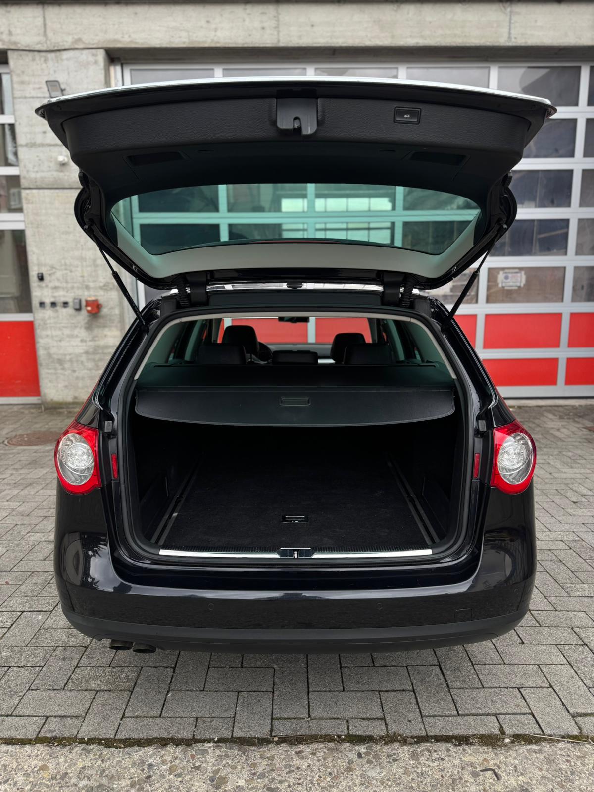 VW Passat Variant 2.0 TDI Highline 4Motion-image-7