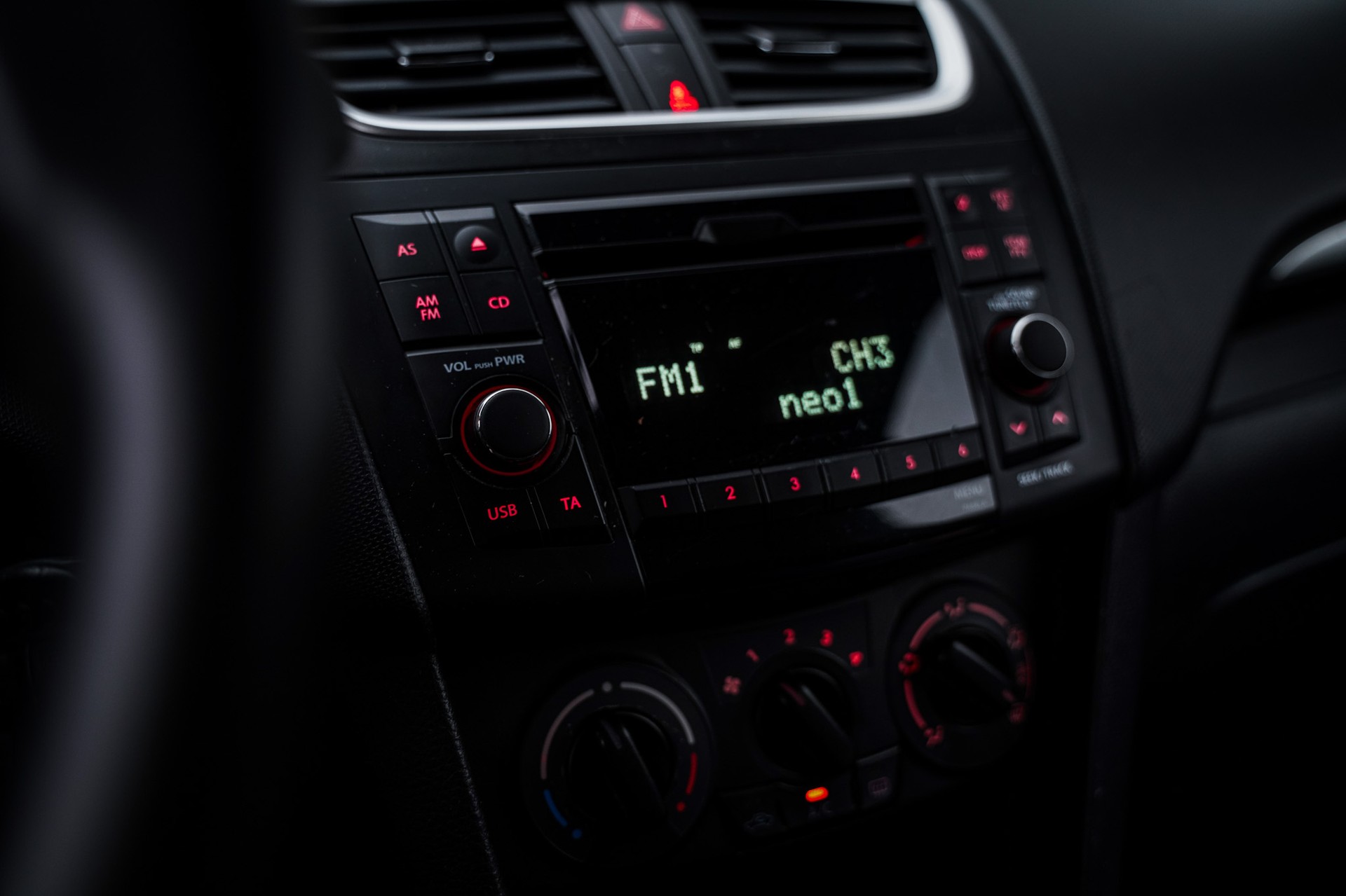 SUZUKI Swift 1.2i 16V Compact Top Automatic-image-13