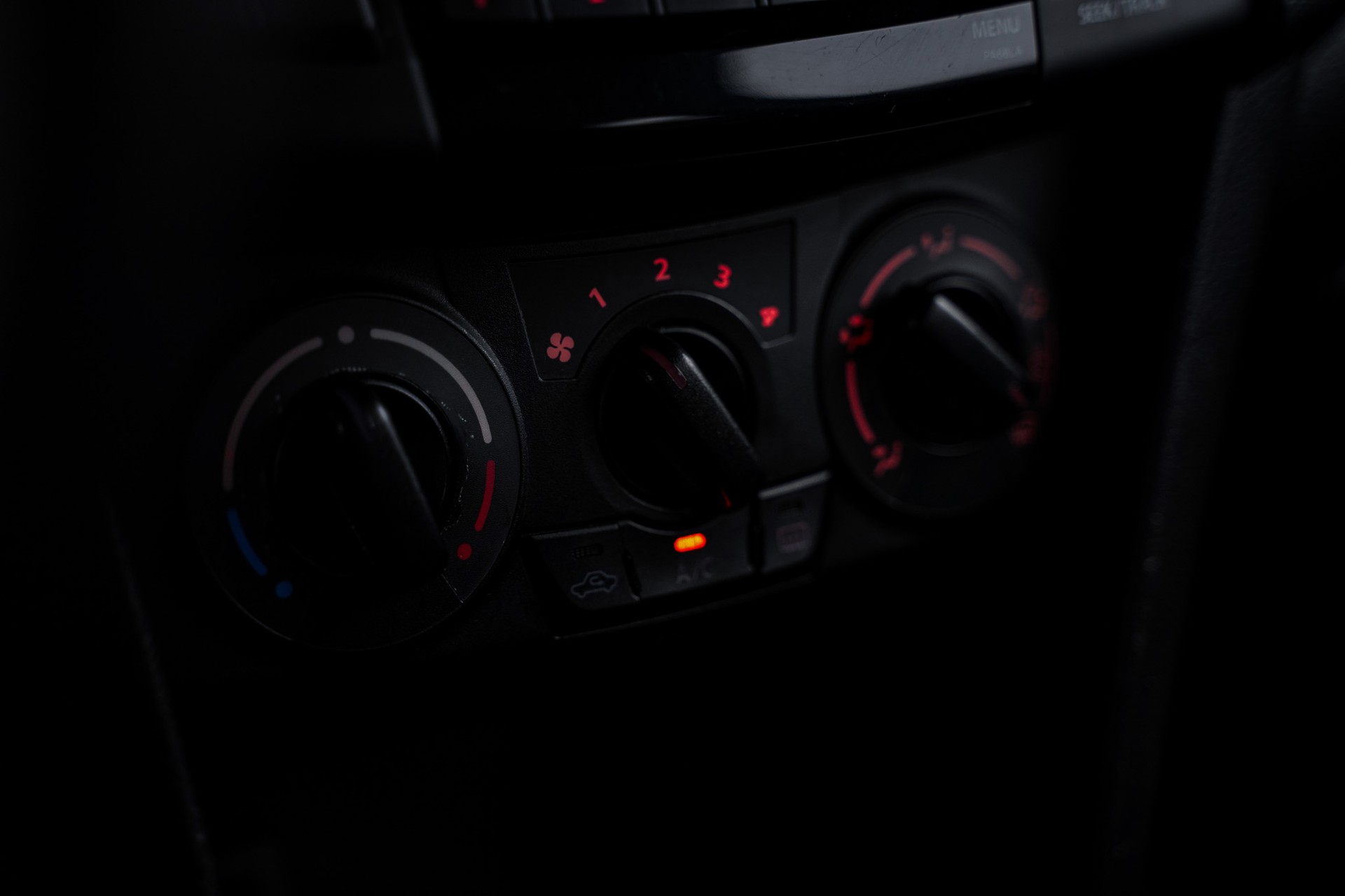 SUZUKI Swift 1.2i 16V Compact Top Automatic-image-12