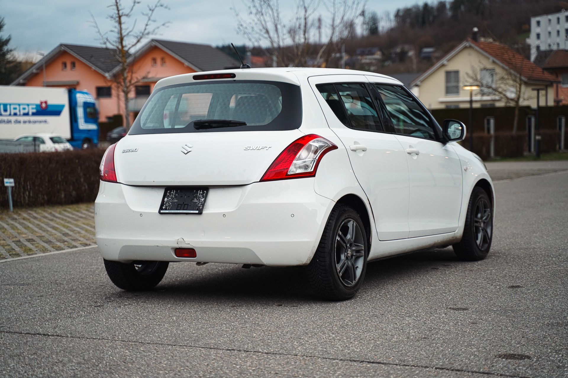 SUZUKI Swift 1.2i 16V Compact Top Automatic-image-3