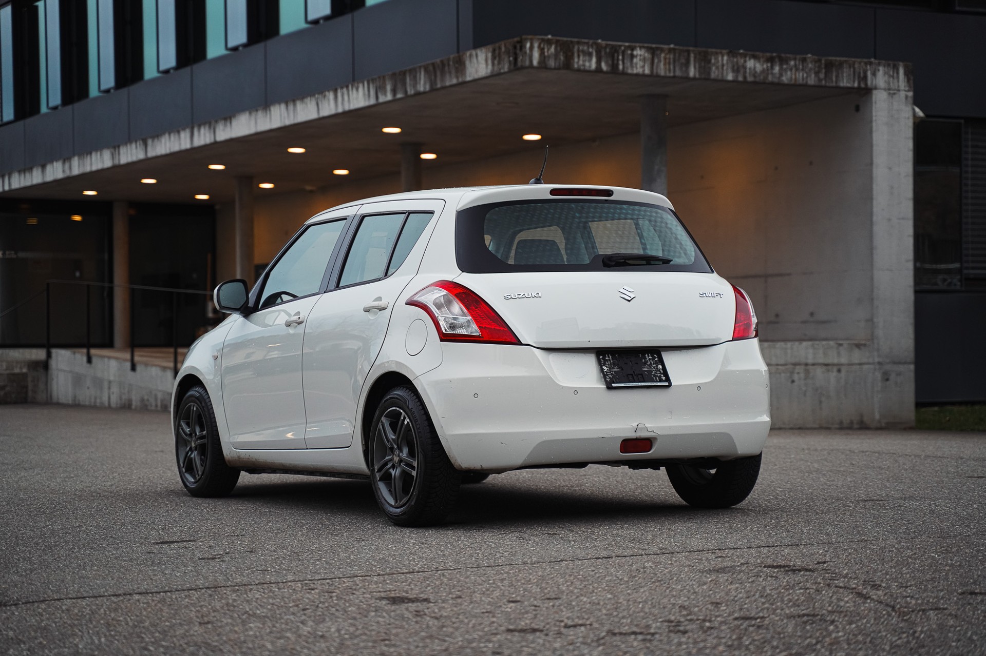 SUZUKI Swift 1.2i 16V Compact Top Automatic-image-2
