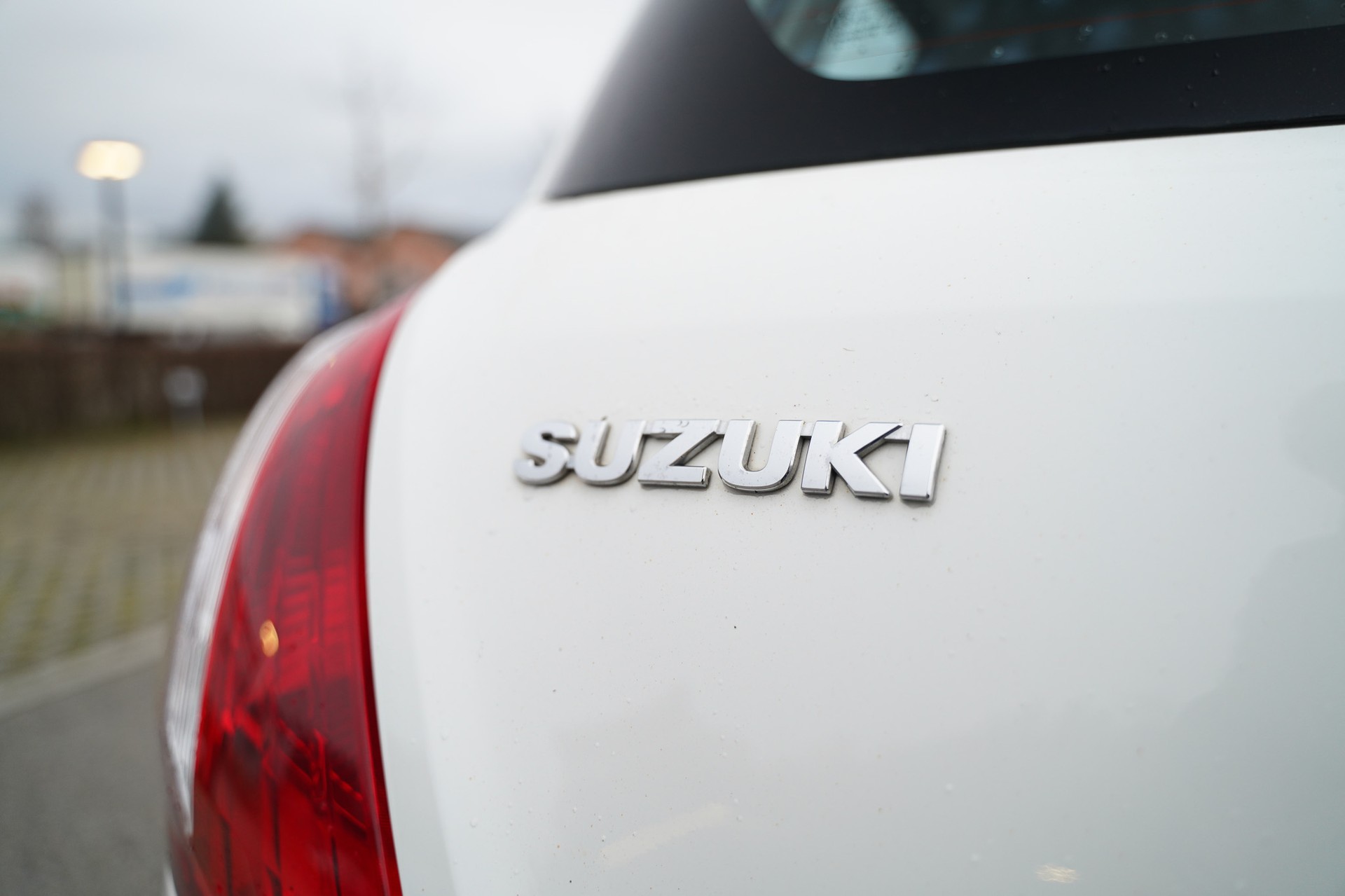SUZUKI Swift 1.2i 16V Compact Top Automatic-image-4