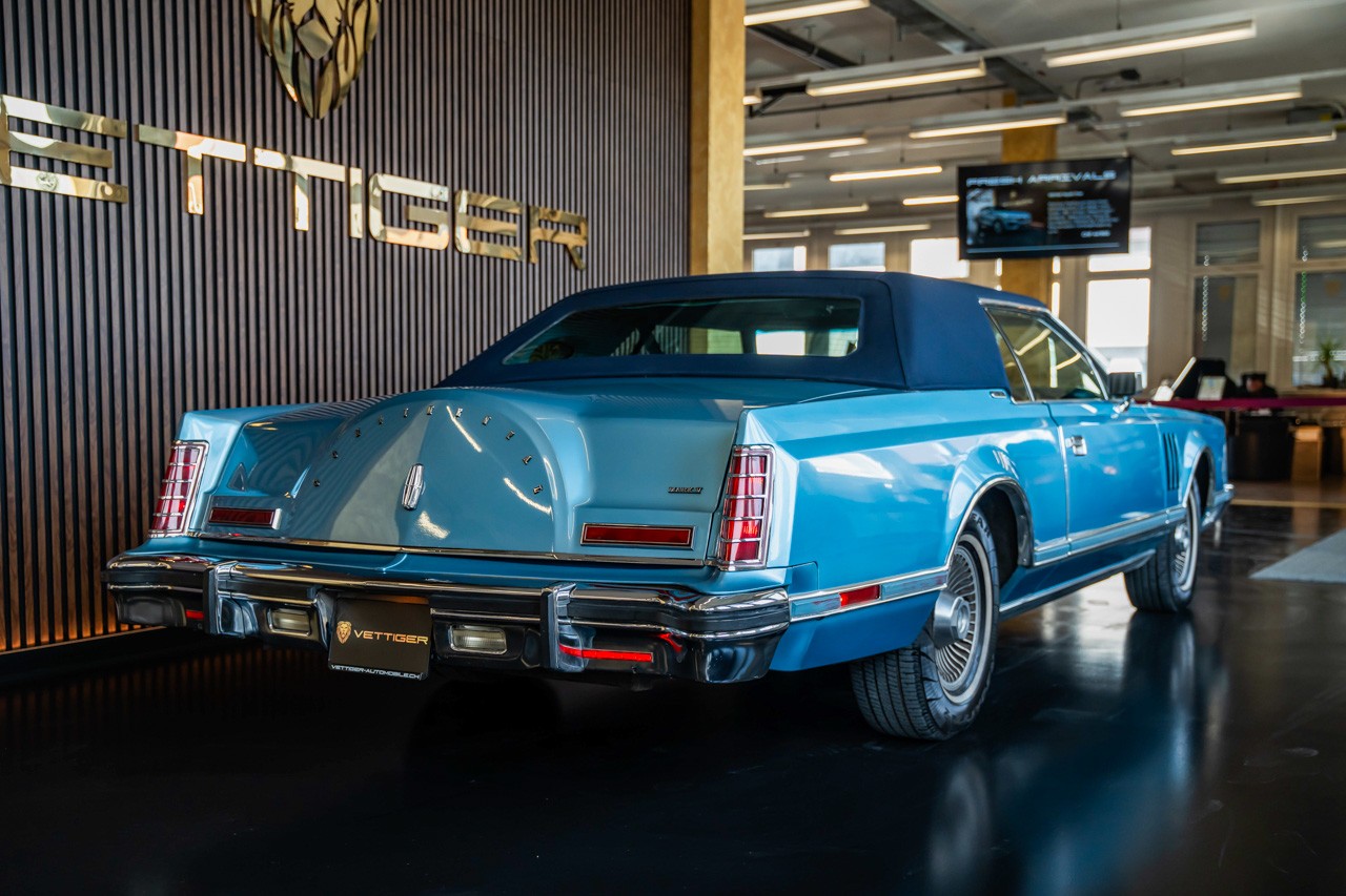 LINCOLN Continental-image-6