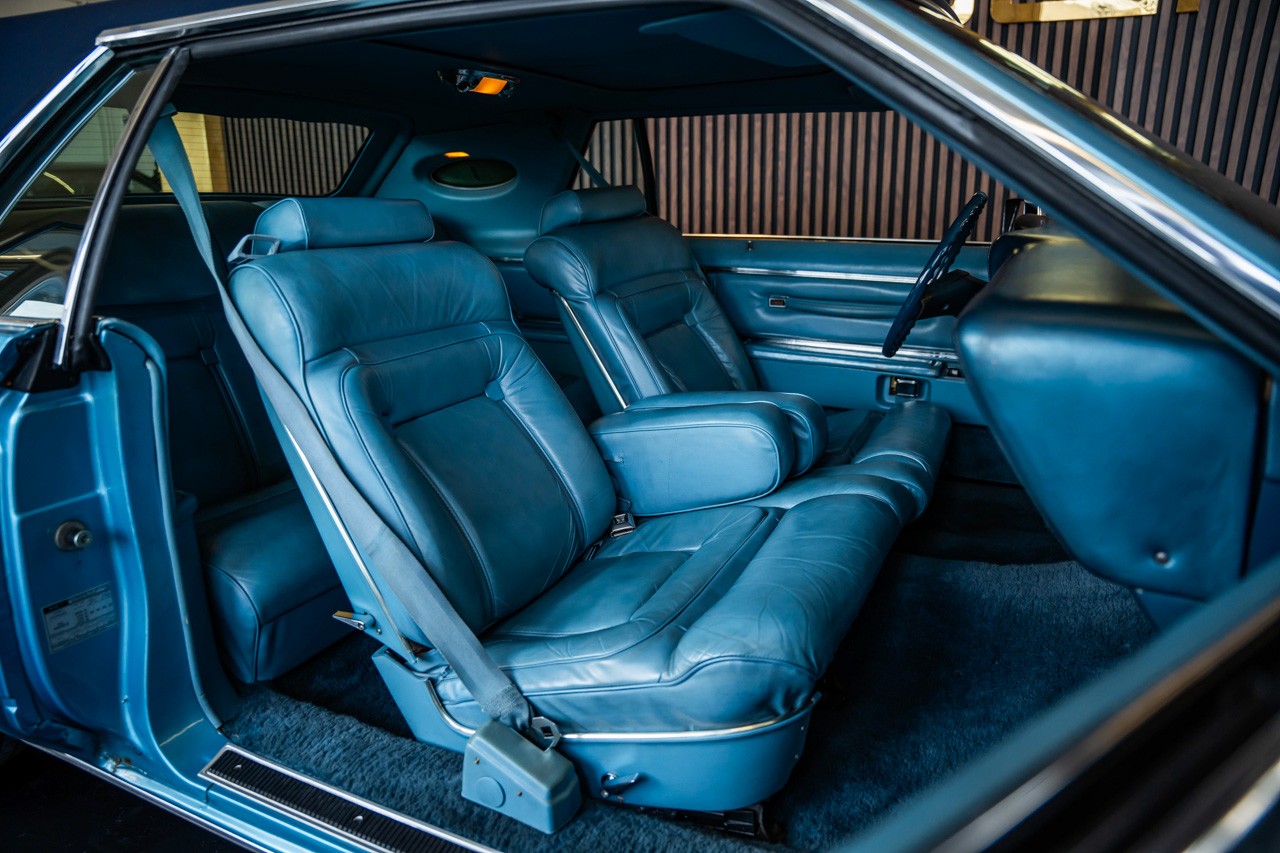 LINCOLN Continental-image-15