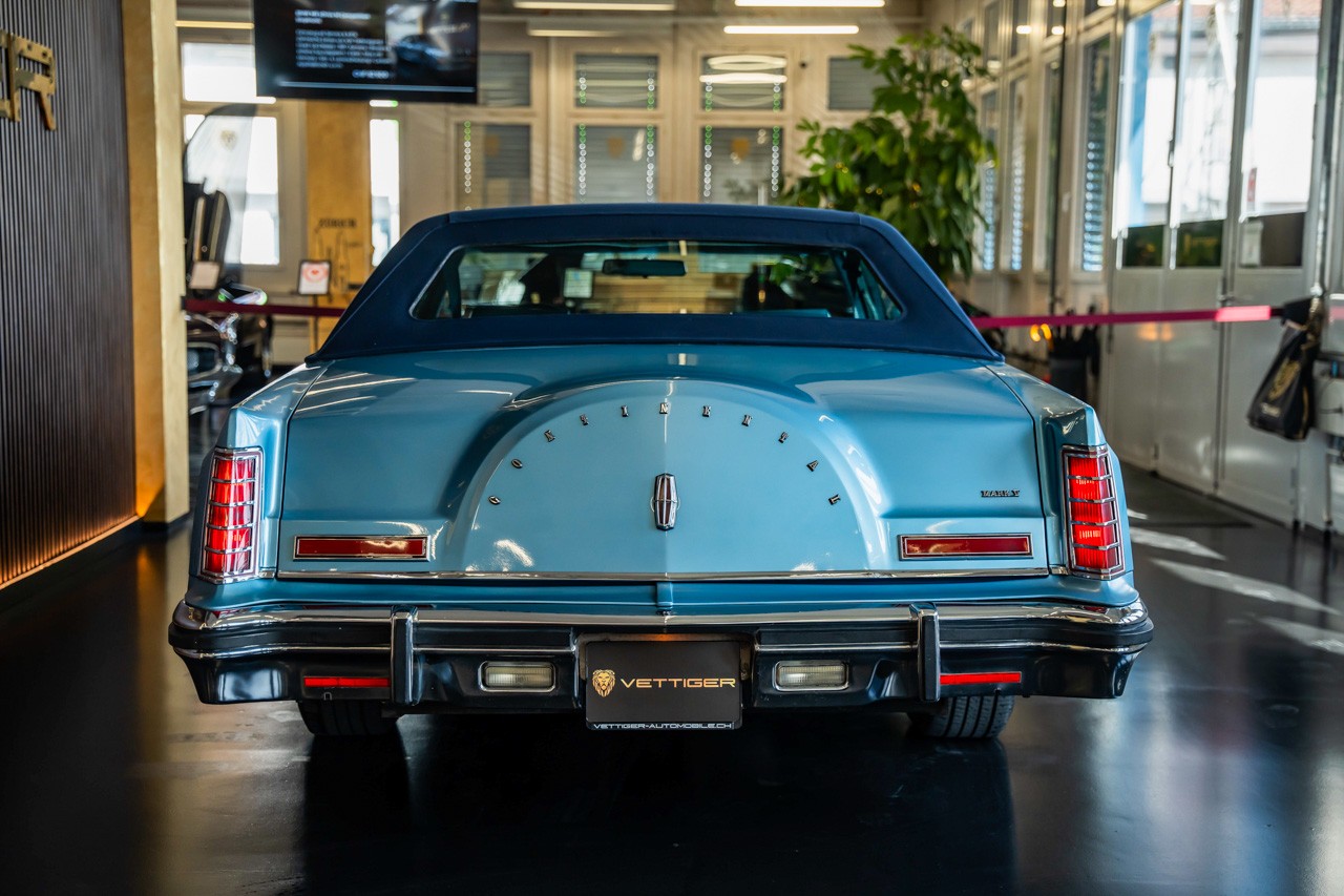 LINCOLN Continental-image-4