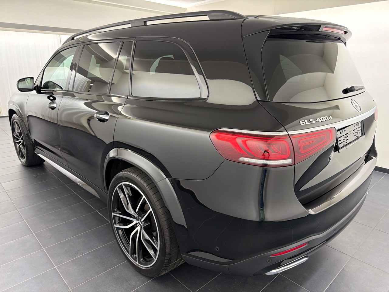 MERCEDES-BENZ GLS 400 d AMG L.4M-showroom-element-1