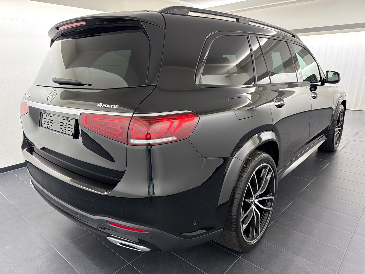 MERCEDES-BENZ GLS 400 d AMG L.4M-showroom-element-2