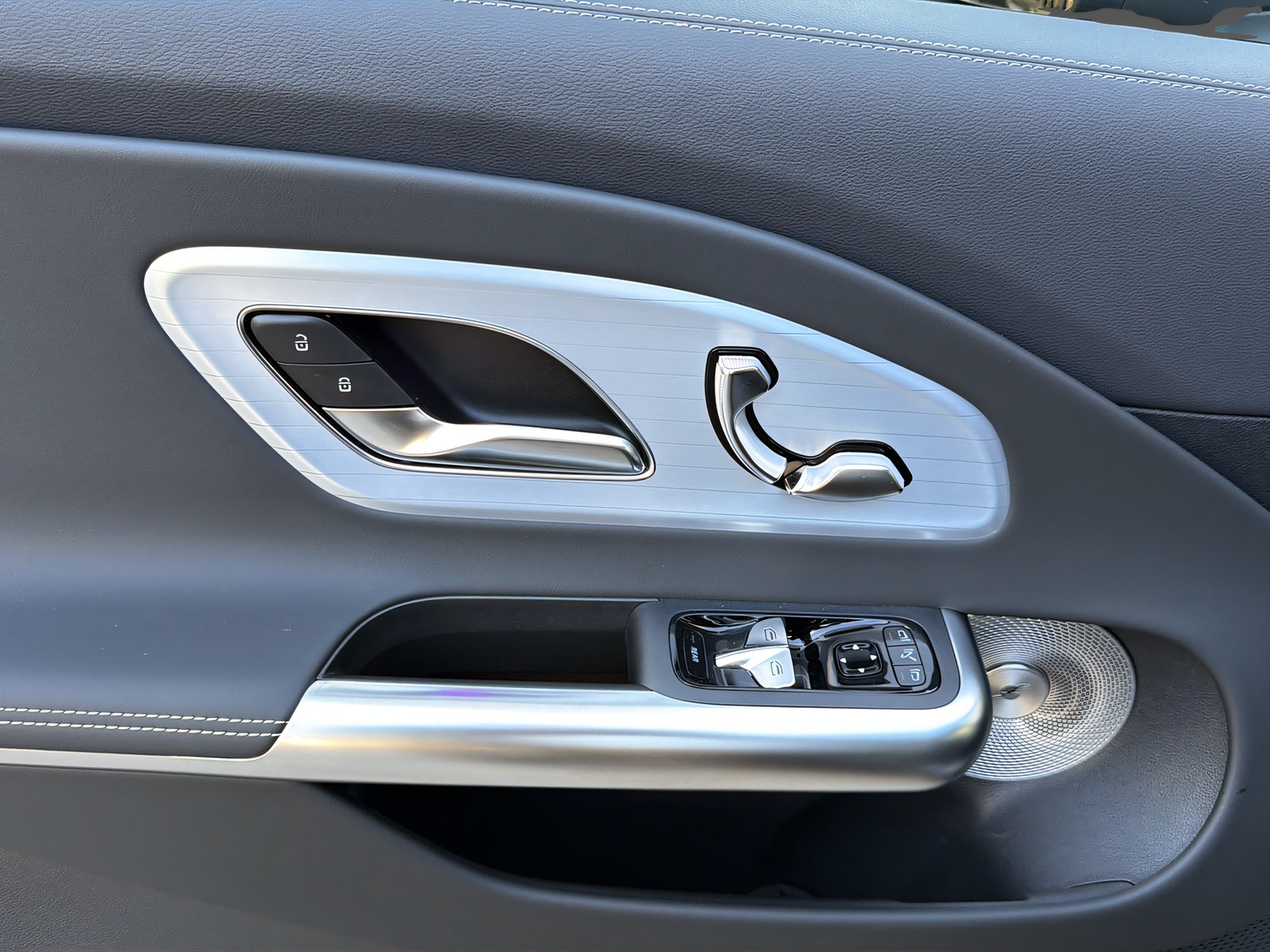 MERCEDES-BENZ CLA 220 4Matic-image-12
