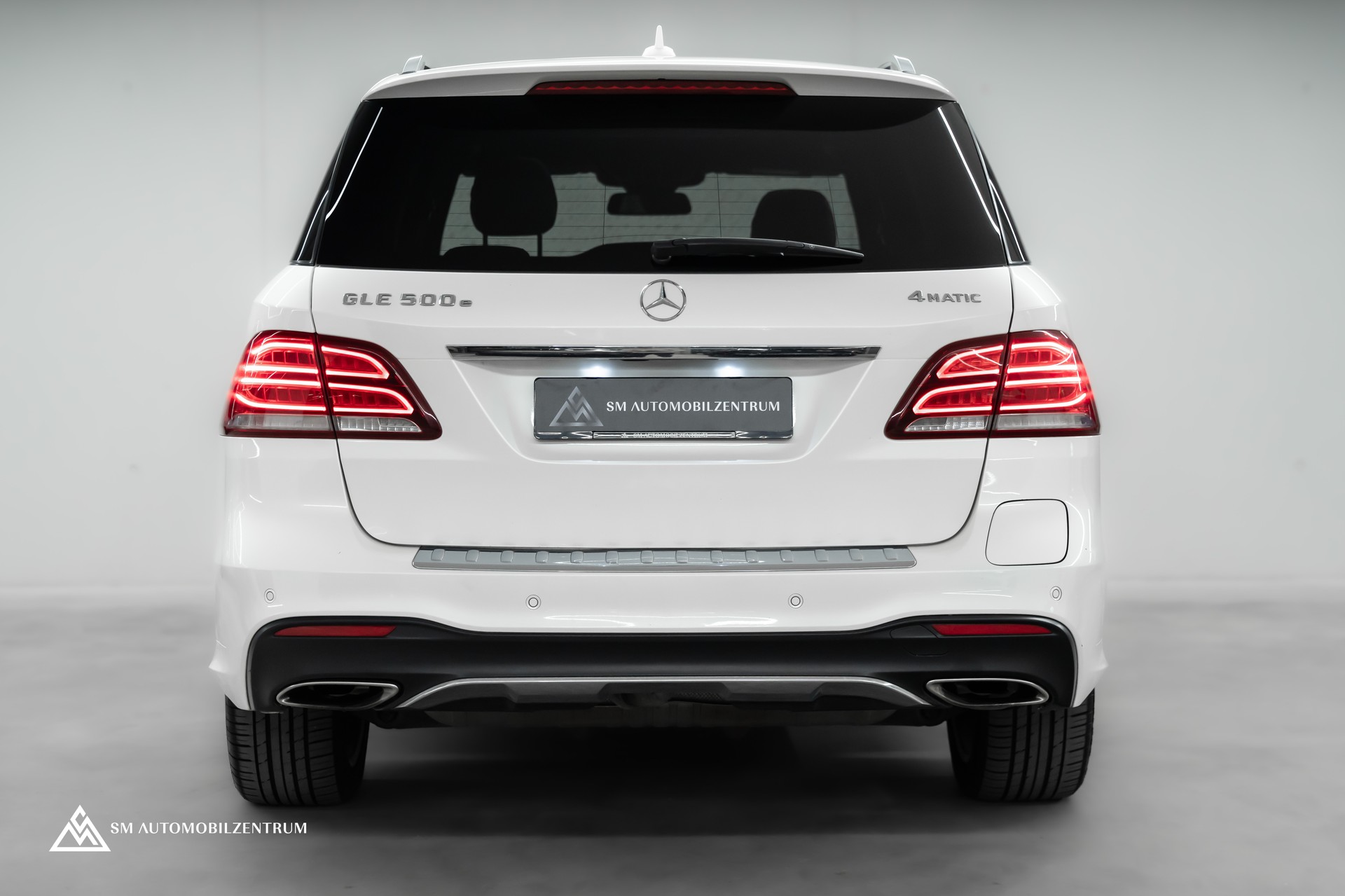 MERCEDES-BENZ GLE 500 e 4Matic AMG Line / Panorama / 360° / AHK-image-9