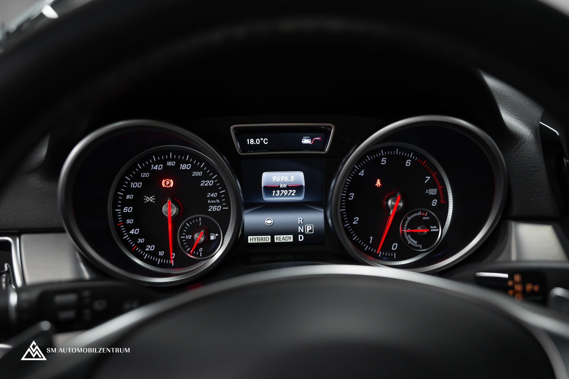 MERCEDES-BENZ GLE 500 e 4Matic AMG Line / Panorama / 360° / AHK-image-26