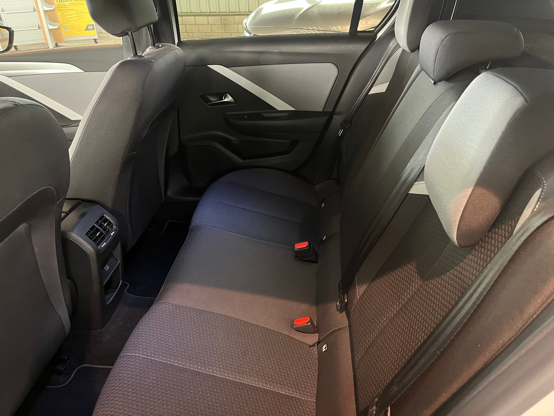 OPEL Astra 1.2i Turbo Swiss-image-2
