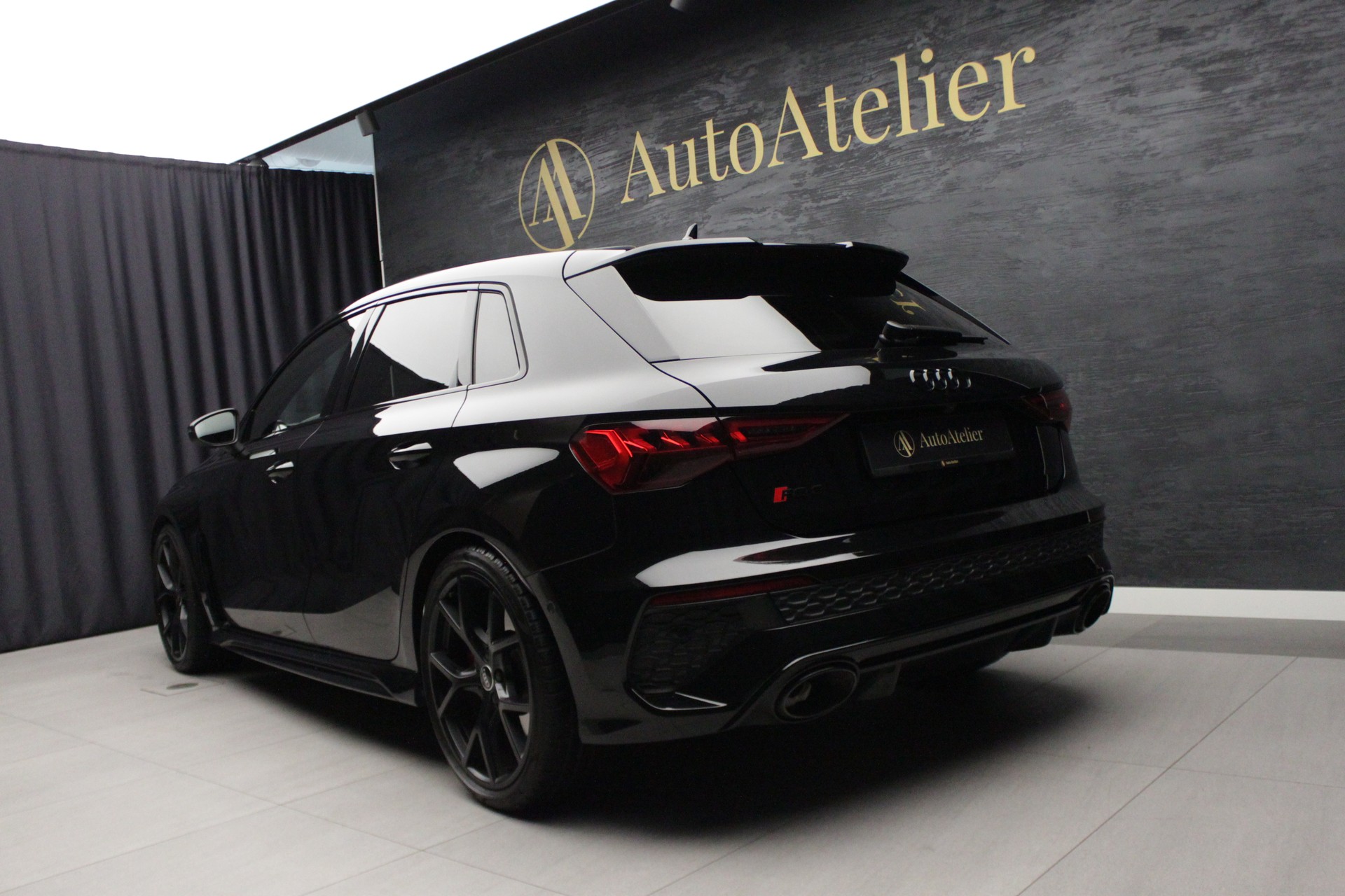 AUDI RS3 Sportback 2.5 TSI quattro S-tronic-image-8