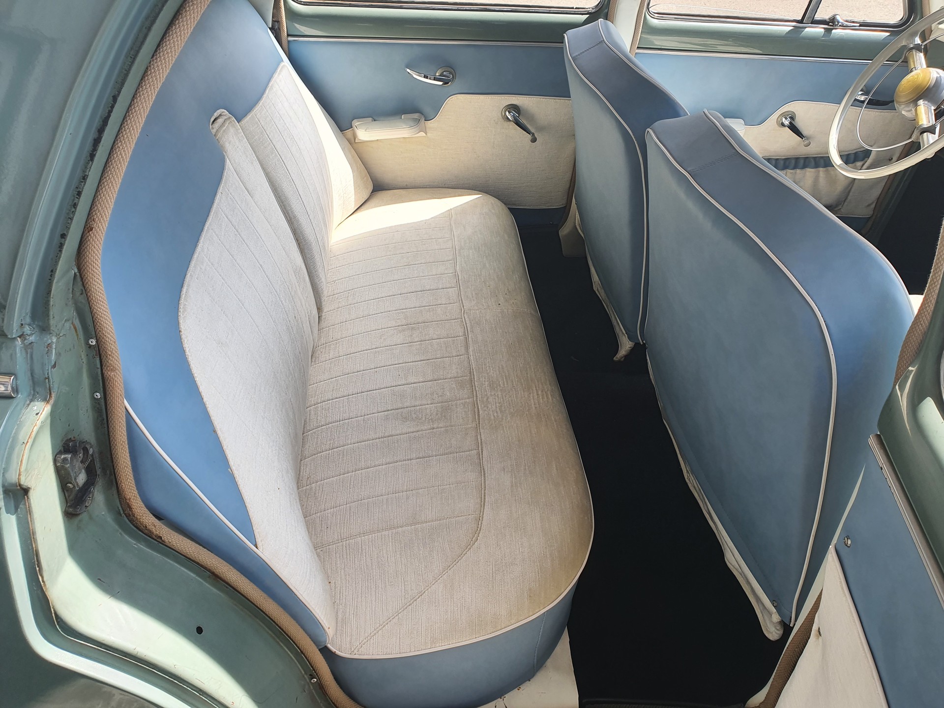 PEUGEOT 403-image-6