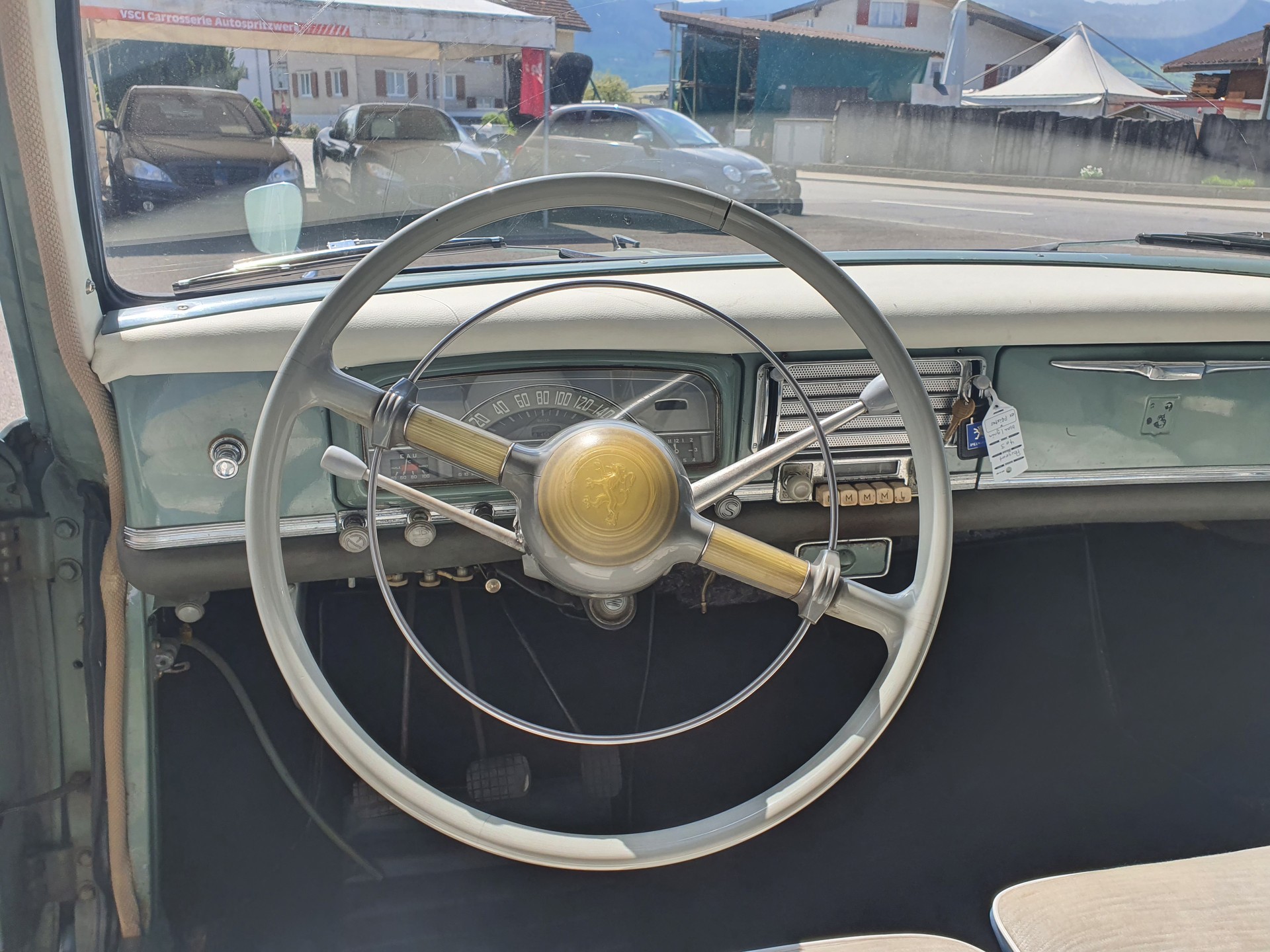 PEUGEOT 403-image-11