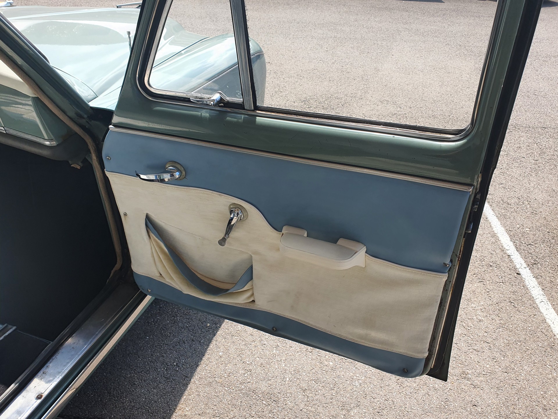 PEUGEOT 403-image-8