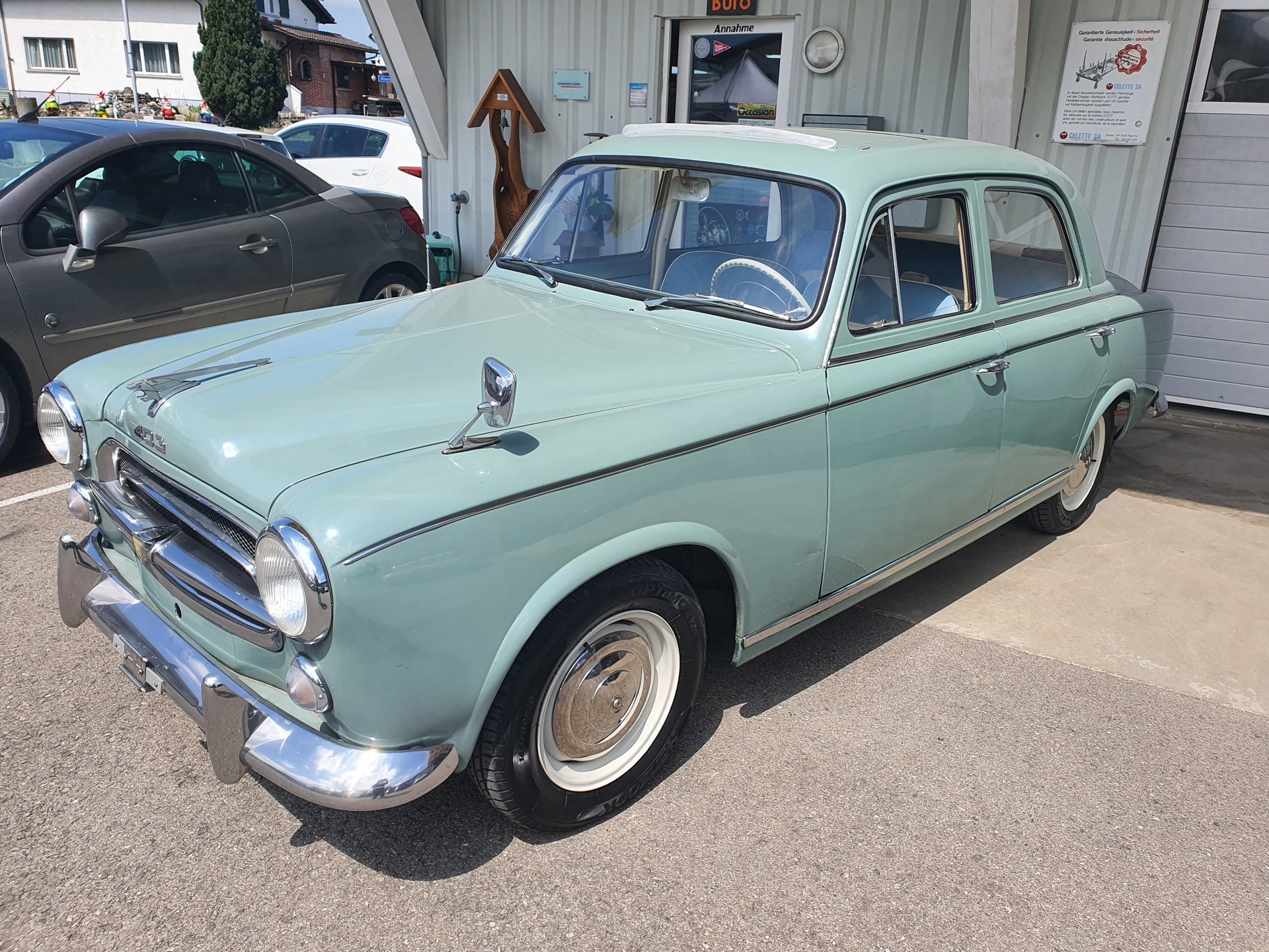 PEUGEOT 403-image-0