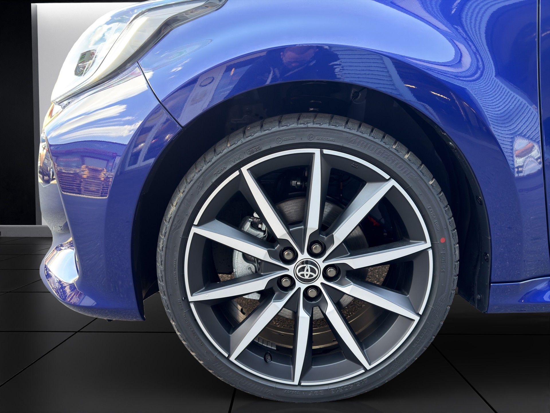 TOYOTA Yaris 1.5 GR Sport e-CVT-image-25