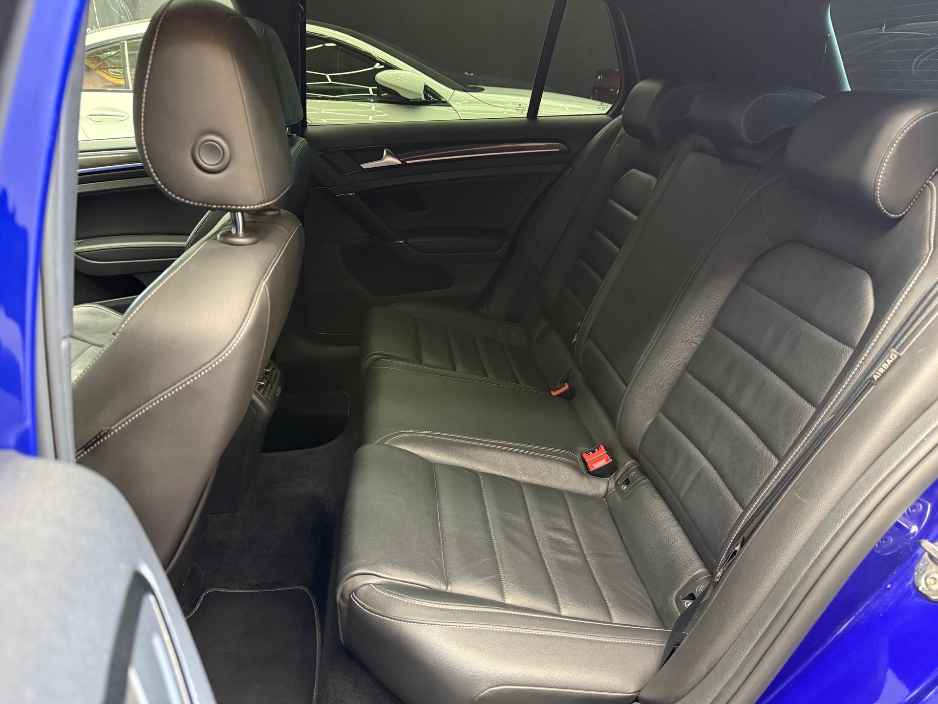 VW Golf 2.0 TSI R 4Motion DSG Edition R360S-image-9