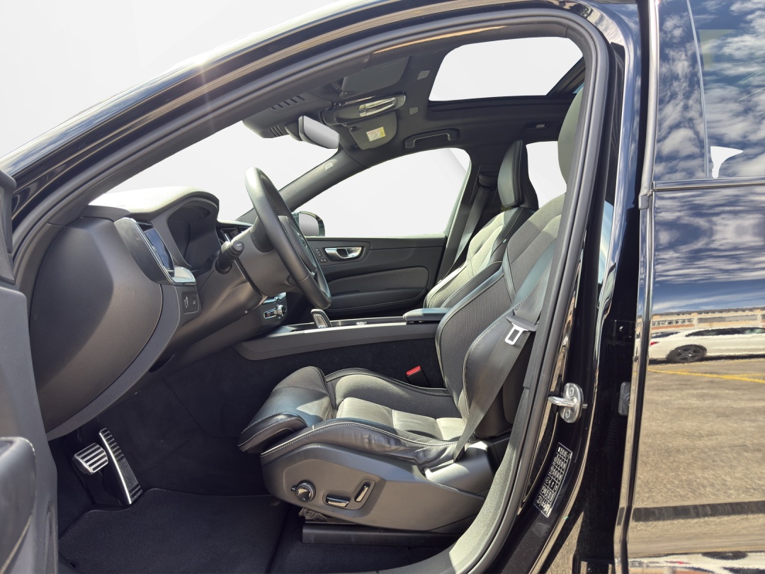 VOLVO XC60 B5 Benzin Mild Hybrid AWD R-Design Geartronic-image-8