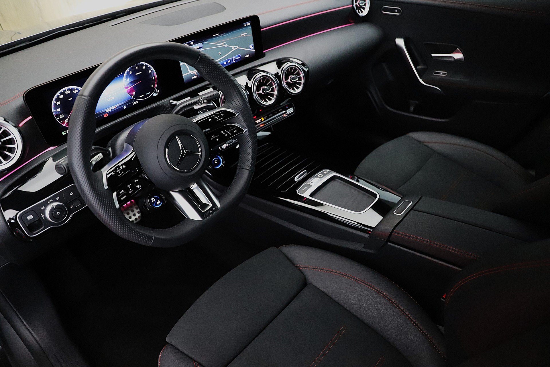 MERCEDES-BENZ CLA 35 AMG 4Matic 8G-DCT mit Advance Plus und Night Paket I + II-image-4