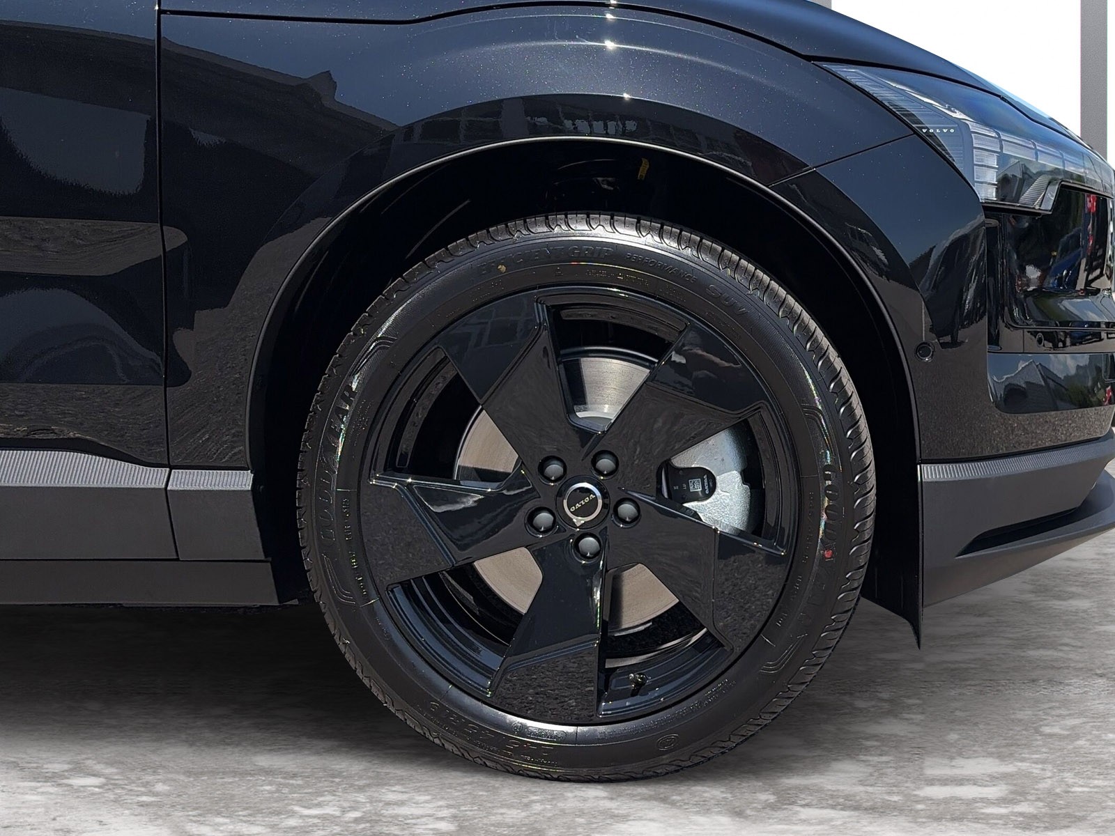 VOLVO EX30 E60 Twin Ultra Performance Sw. Black Ed. AWD-image-6
