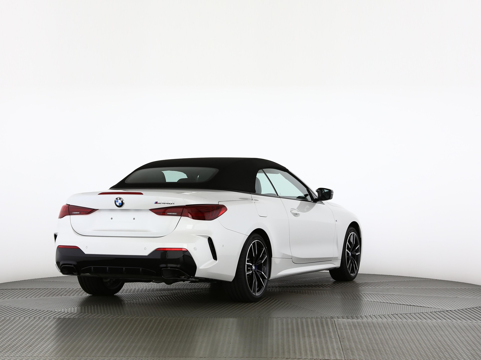 BMW M440i xDrive Cabrio-image-1