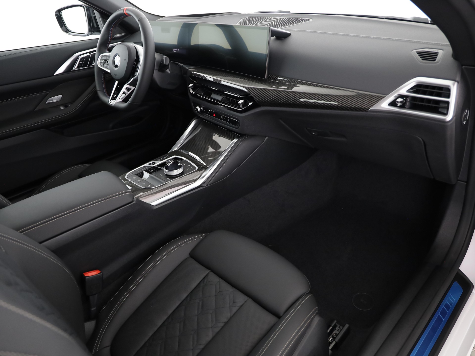 BMW M440i xDrive Cabrio-image-11