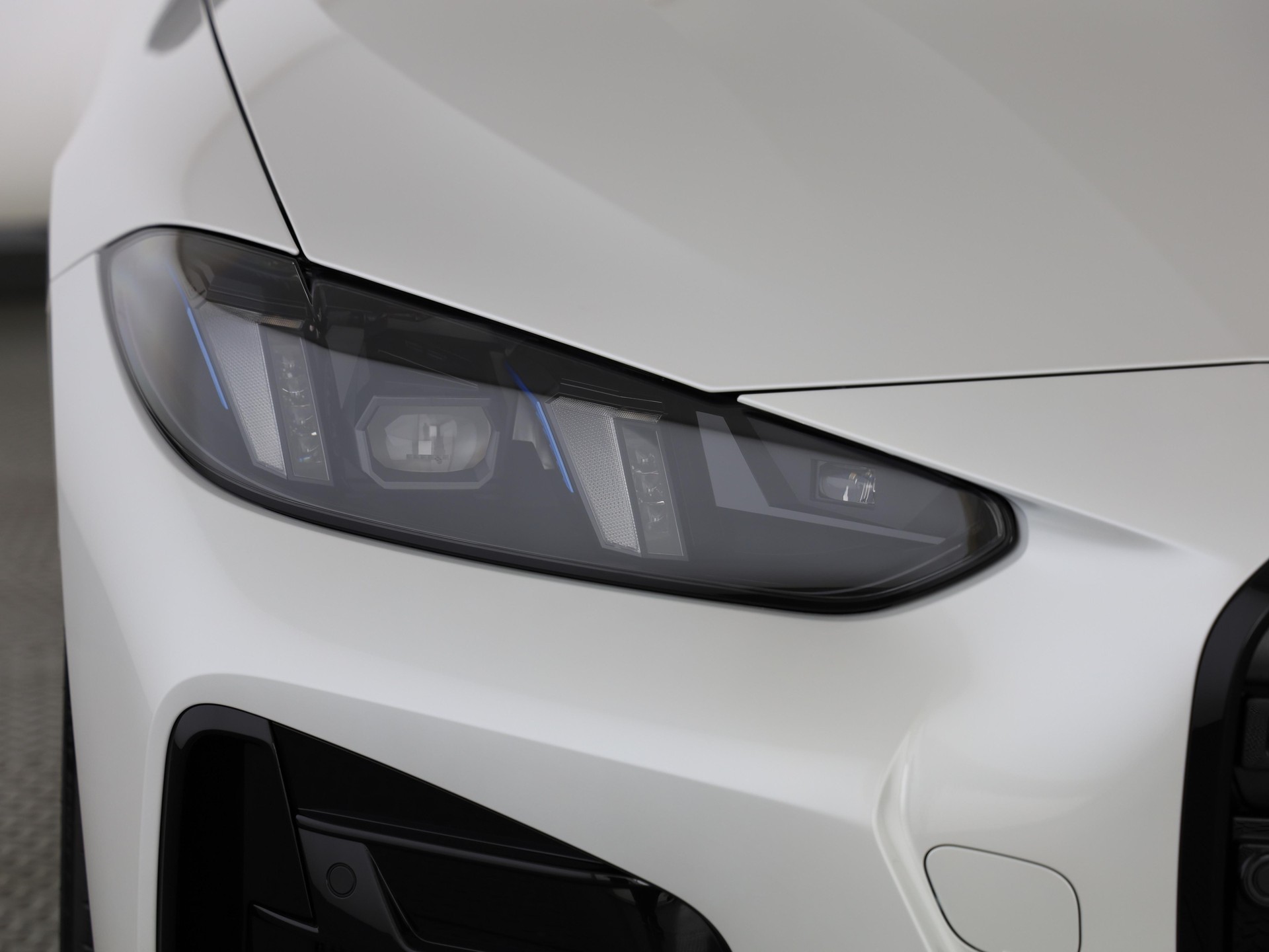 BMW M440i xDrive Cabrio-image-5