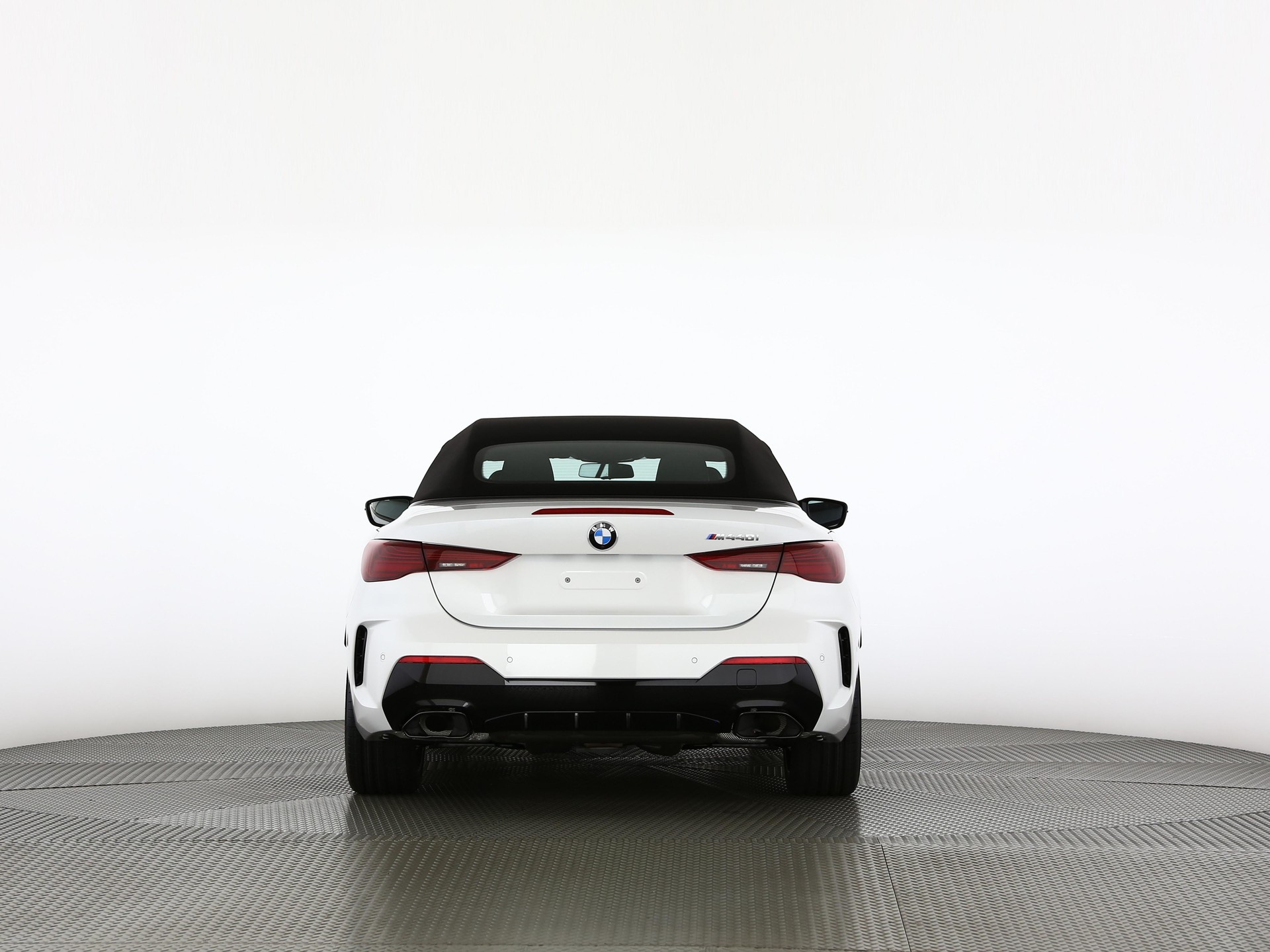 BMW M440i xDrive Cabrio-image-3
