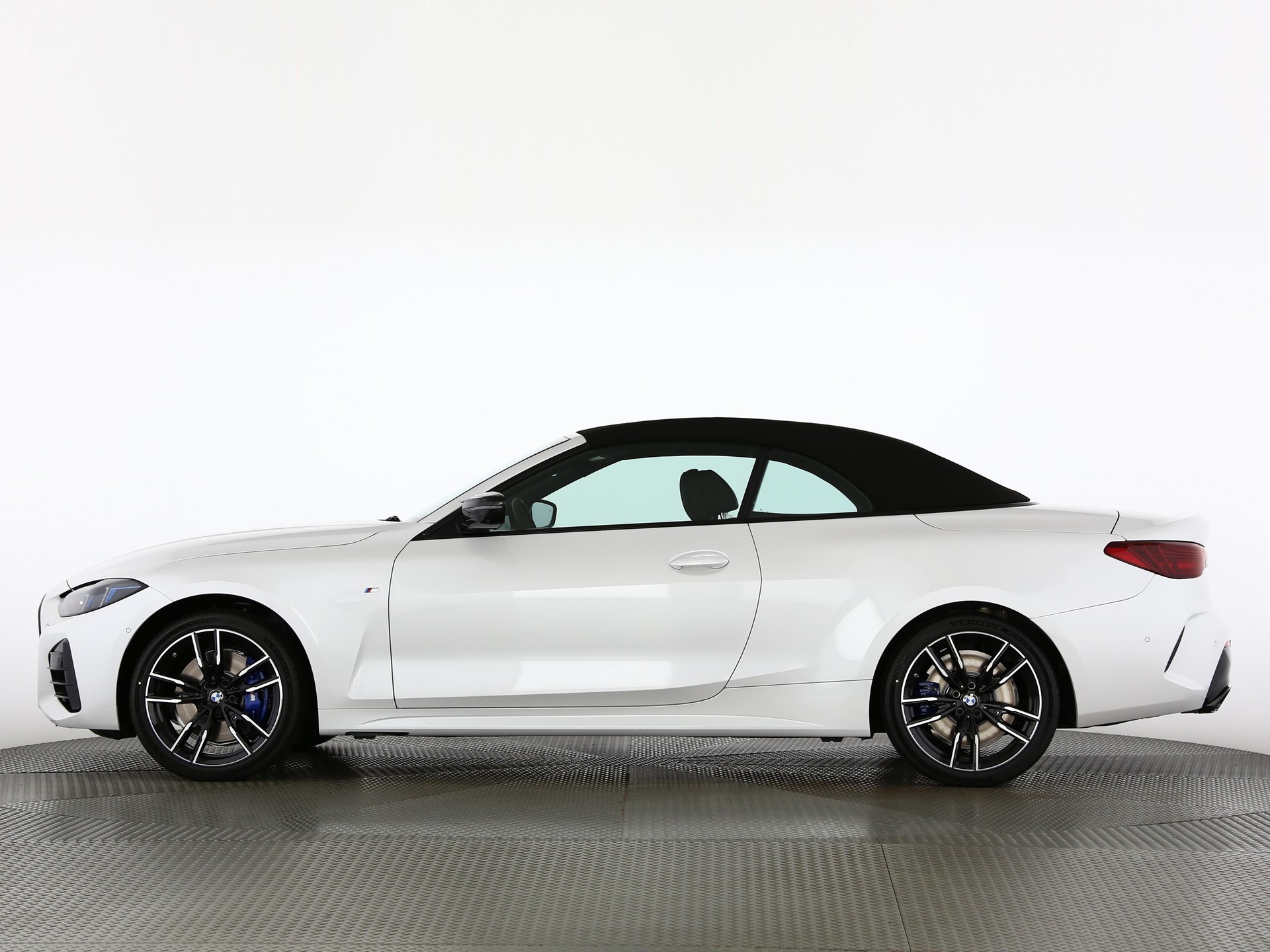BMW M440i xDrive Cabrio-image-2