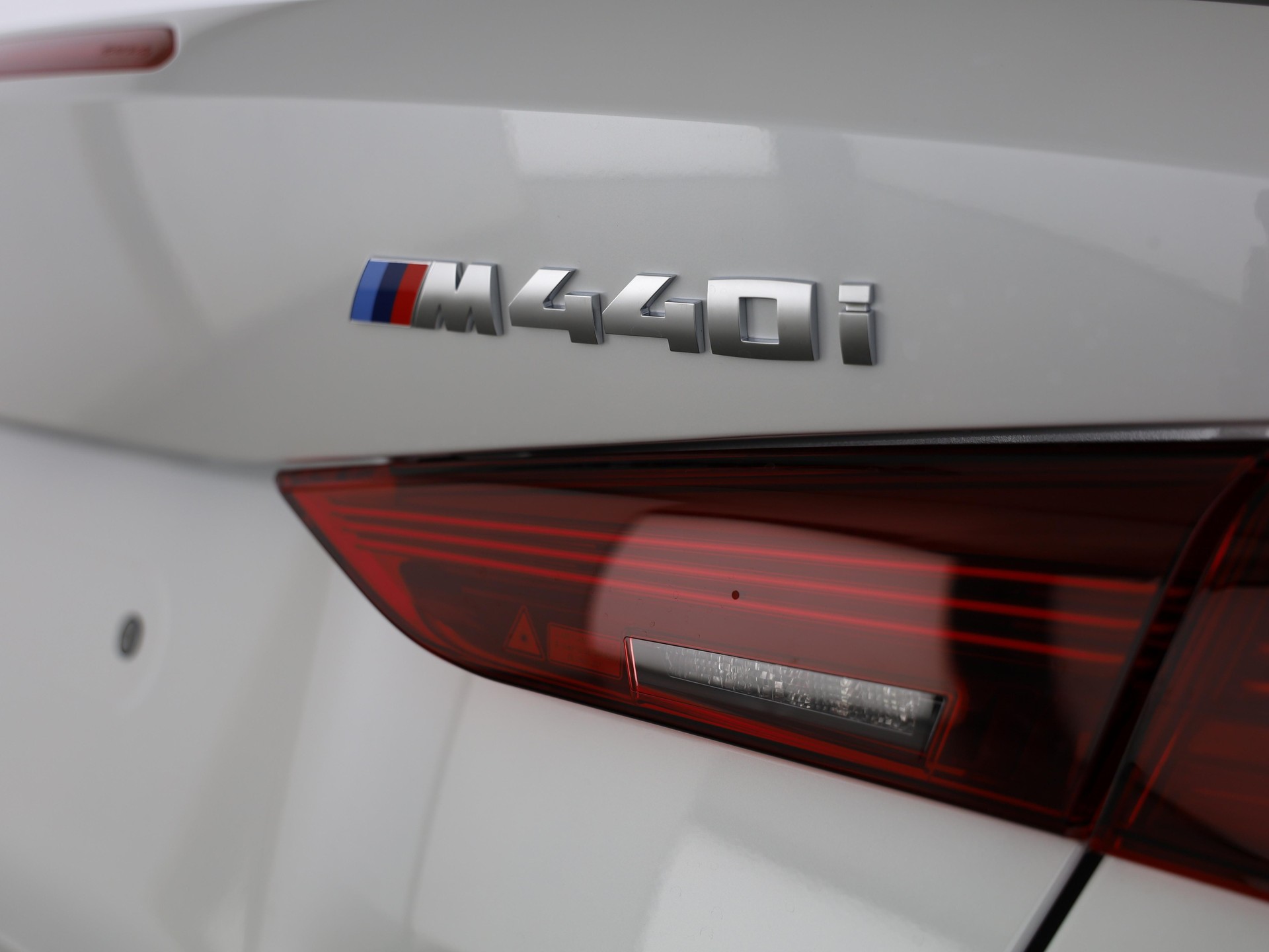 BMW M440i xDrive Cabrio-image-13