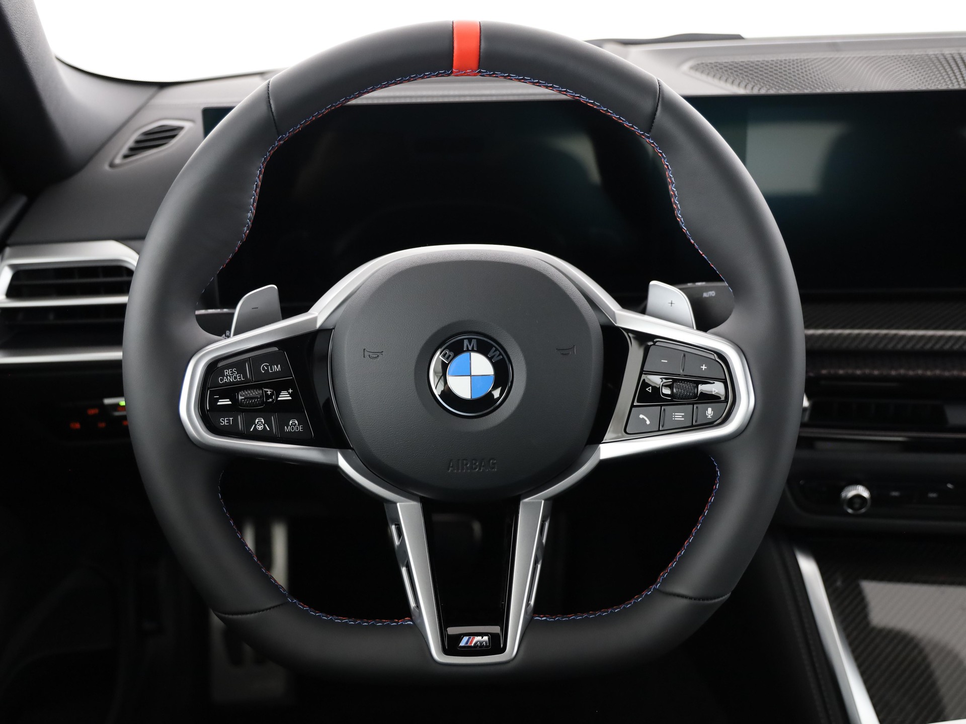 BMW M440i xDrive Cabrio-image-15