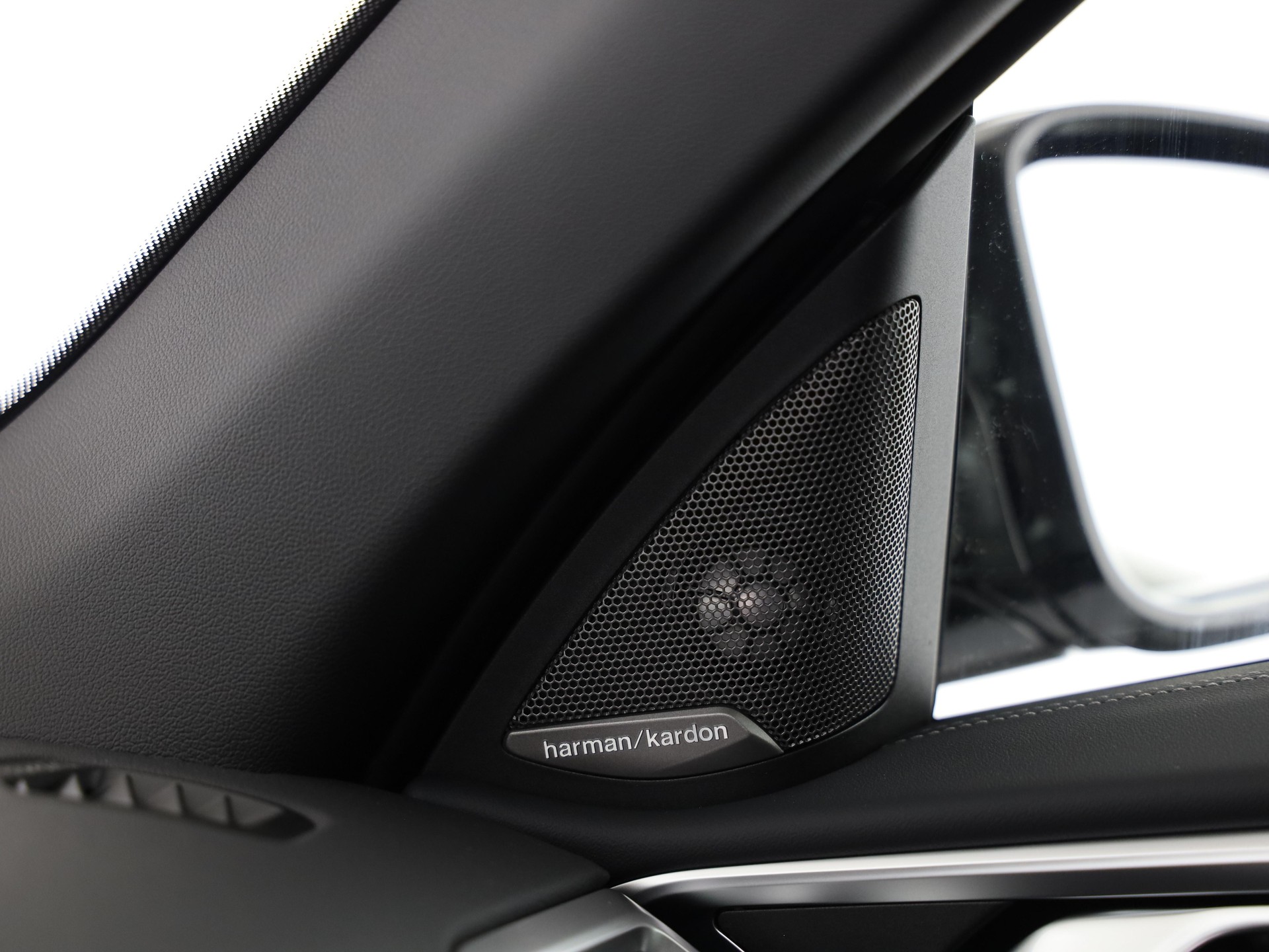 BMW M440i xDrive Cabrio-image-8