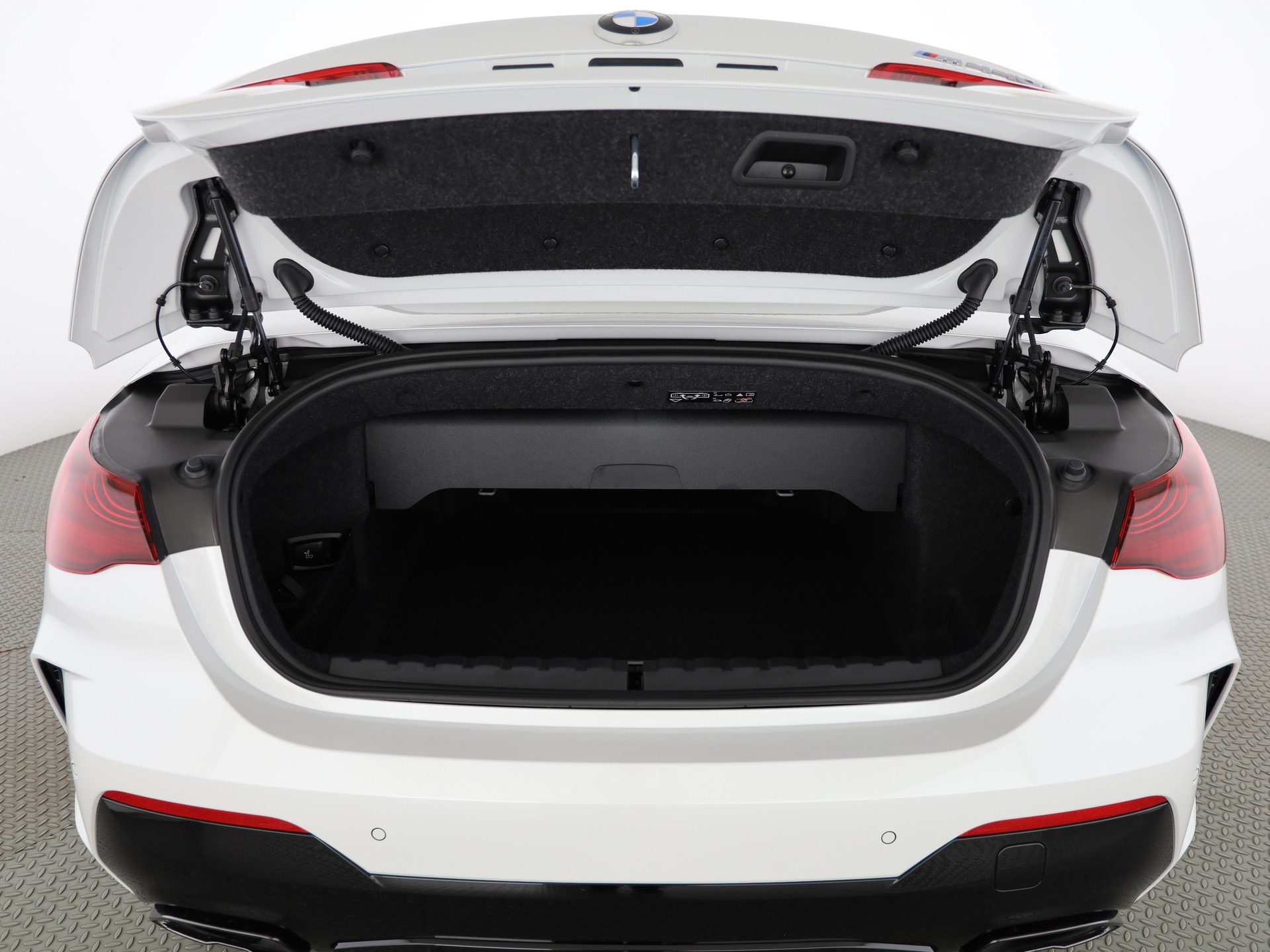 BMW M440i xDrive Cabrio-image-6