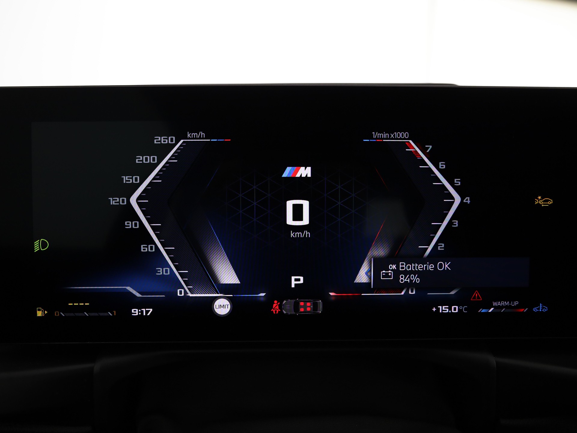 BMW M440i xDrive Cabrio-image-17